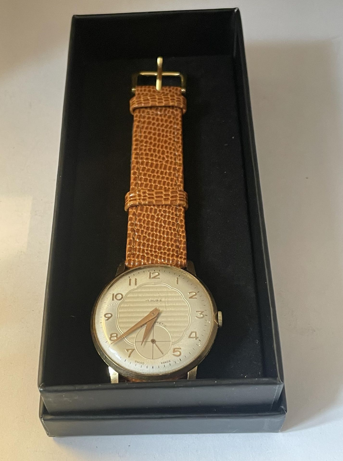 A GENTS VINTAGE GOLD PLATED 17 RUBIS WRIST WATCH WITH A PRESENTATION BOX SEEN WORKING BUT NO - Image 2 of 3