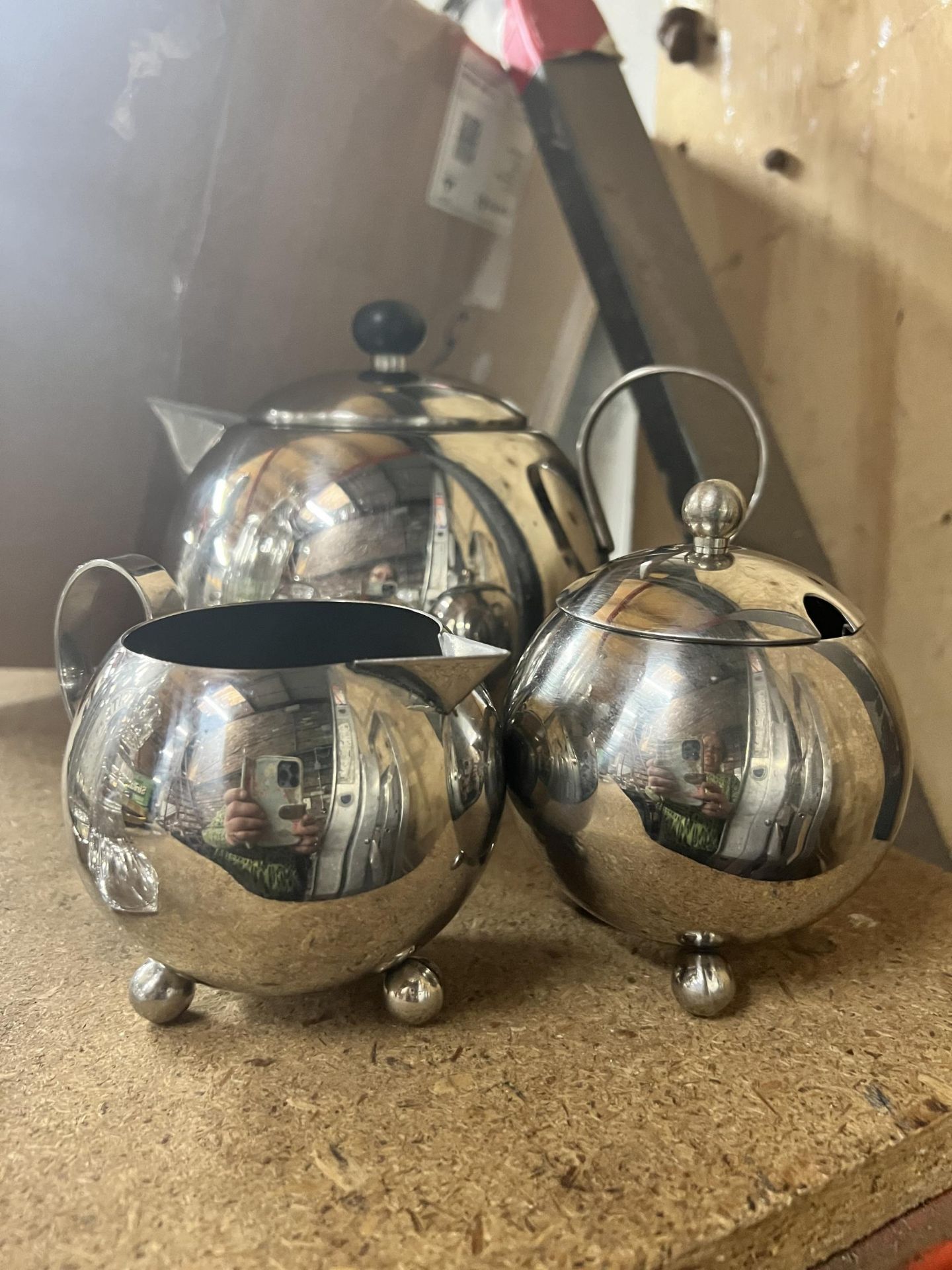 A SILVER PLATED TEAPOT, SUGAR BOWL AND CREAM JUG