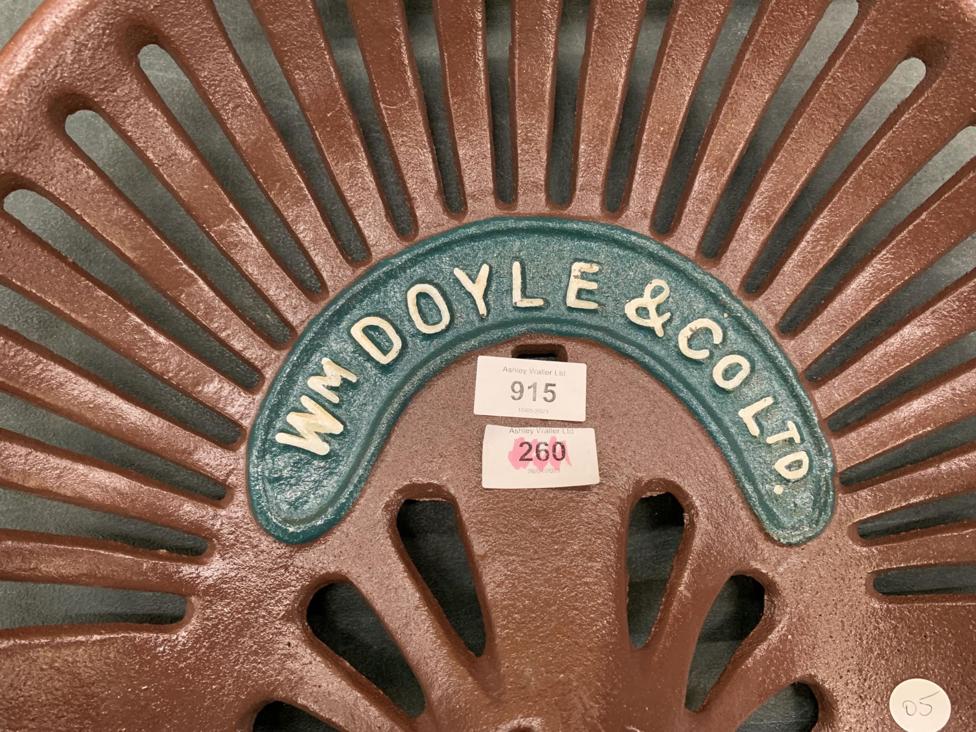 A CAST METAL WM DOYLE & CO LTD IMPLEMENT / TRACTOR SEAT - Image 2 of 4