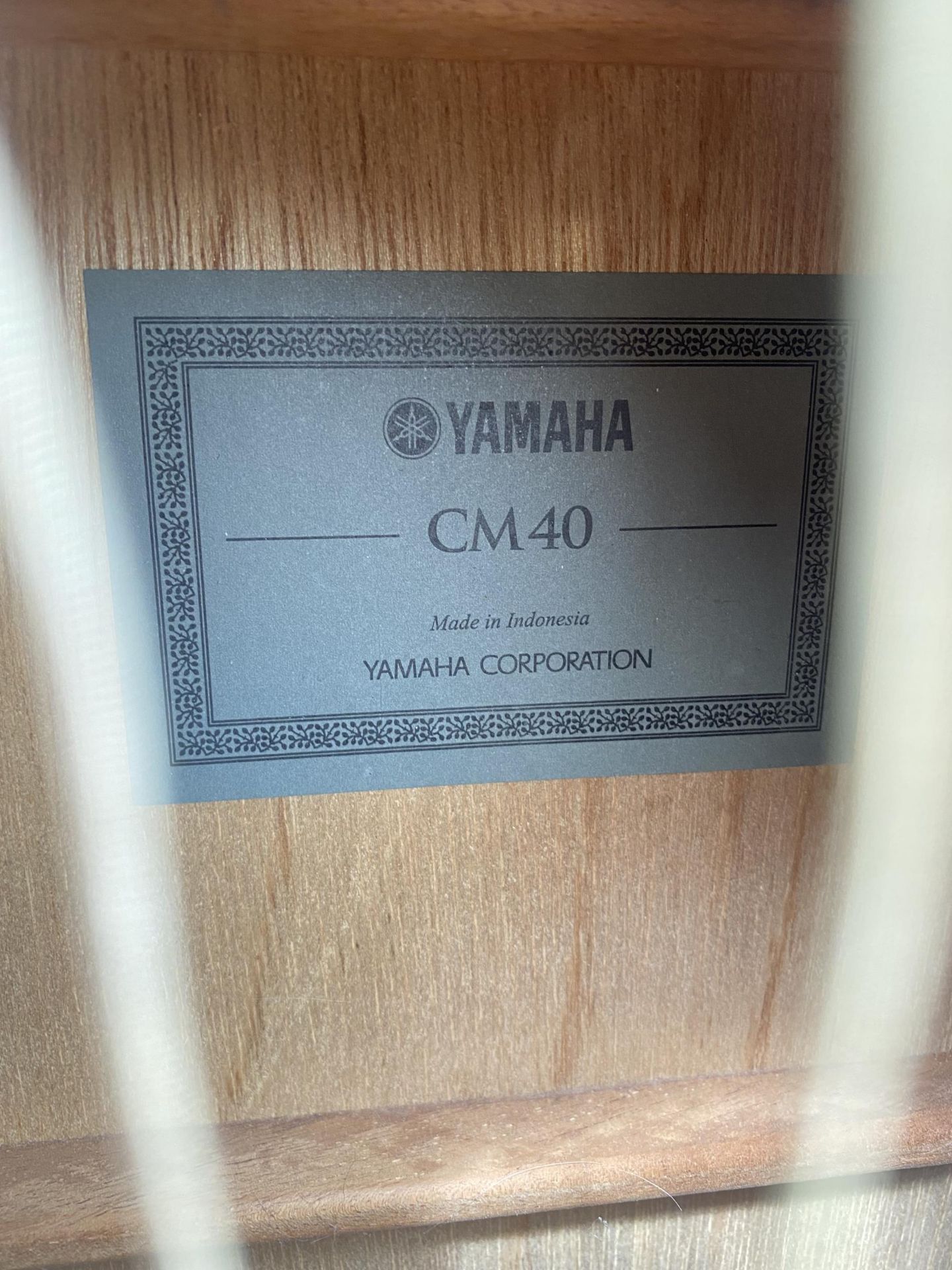 A YAMAHA CM40 ACOUSTIC GUITAR - Image 3 of 3