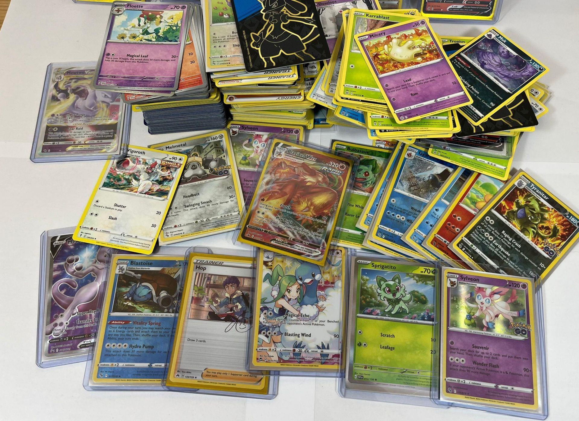 A LARGE COLLECTION OF APPROXIMATELY 500 POKEMON CARDS, V CARDS, HOLOS ETC - Image 4 of 5