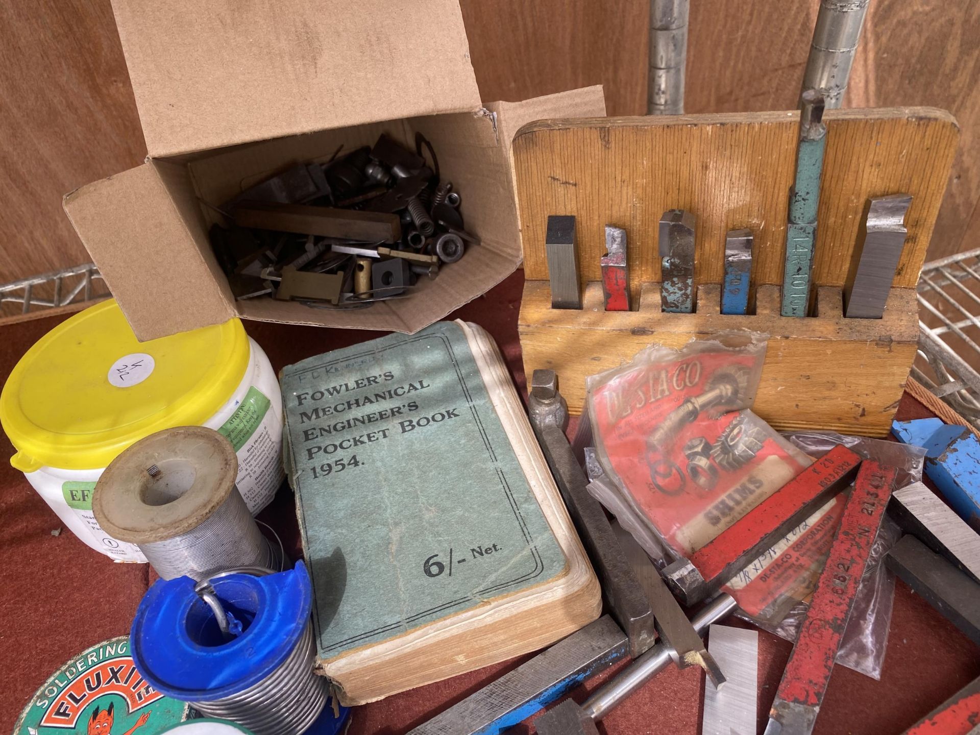 AN ASSORTMENT OF ENGINEERS TOOLS TO INCLUDE SOLDERING WIRE AND GUAGE BLOCKS ETC - Image 2 of 3