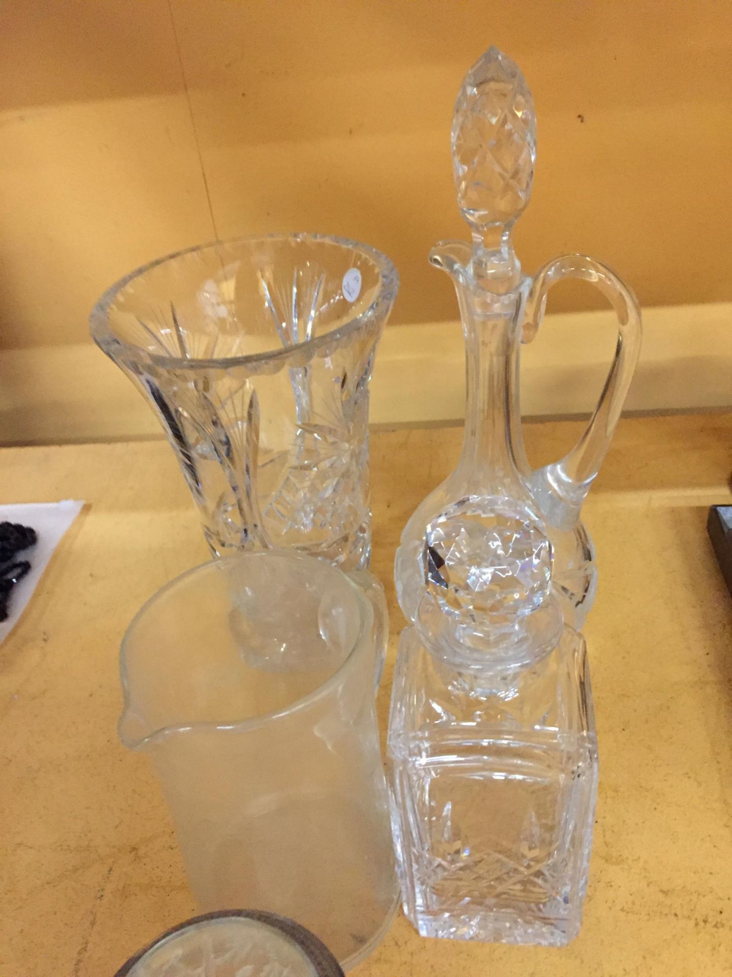 A MIXED GROUP OF CUT GLASSWARE ITEMS, JUG, DECANTER ETC - Image 2 of 3