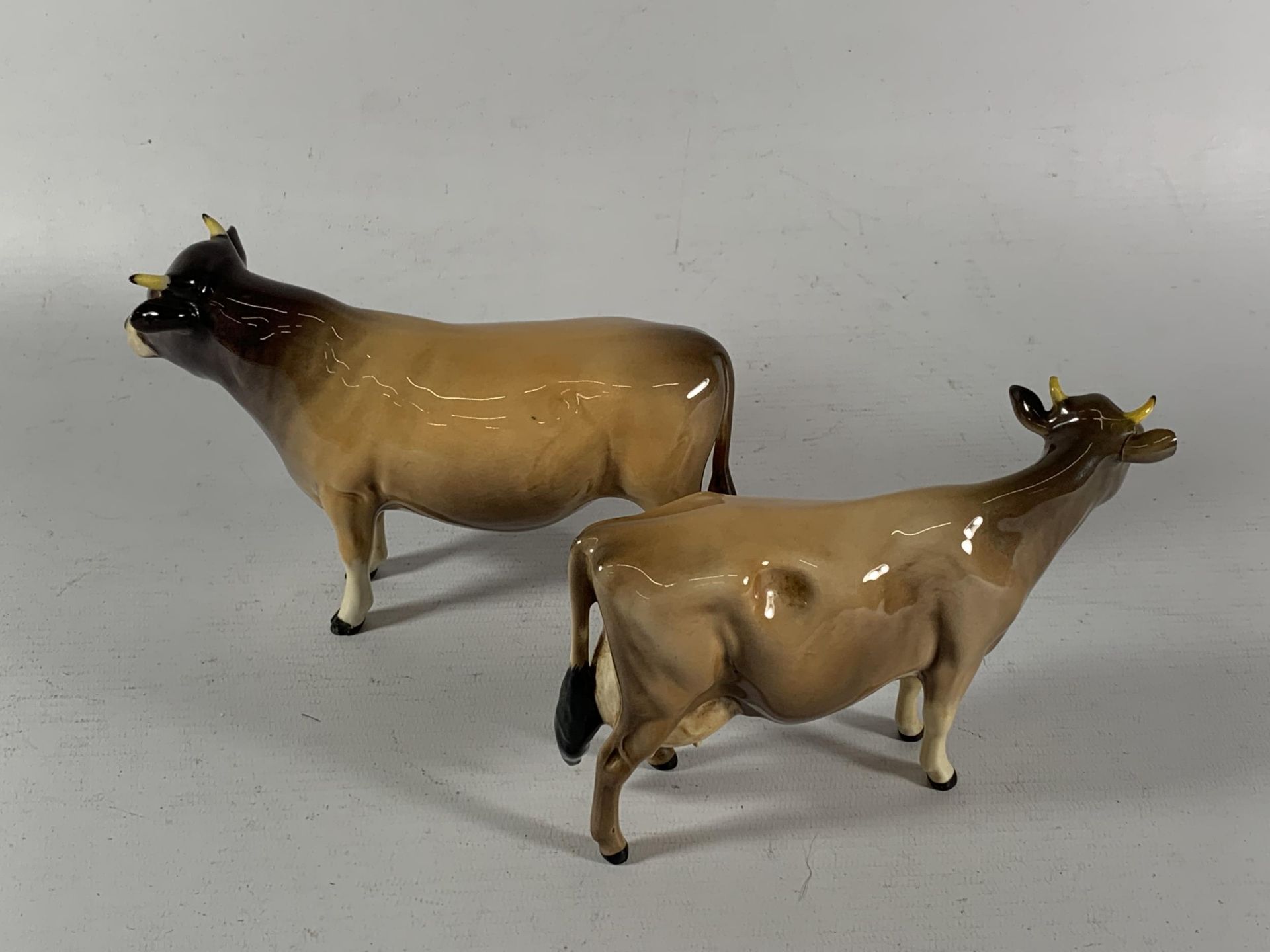 TWO BESWICK COW CATTLE ANIMAL FIGURES TO INCLUDE DUNSLEY COYBOY - Image 2 of 3