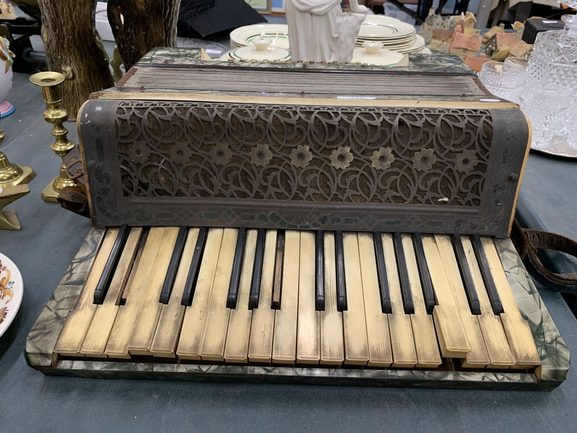 A VINTAGE DAVINA ACCORDIAN