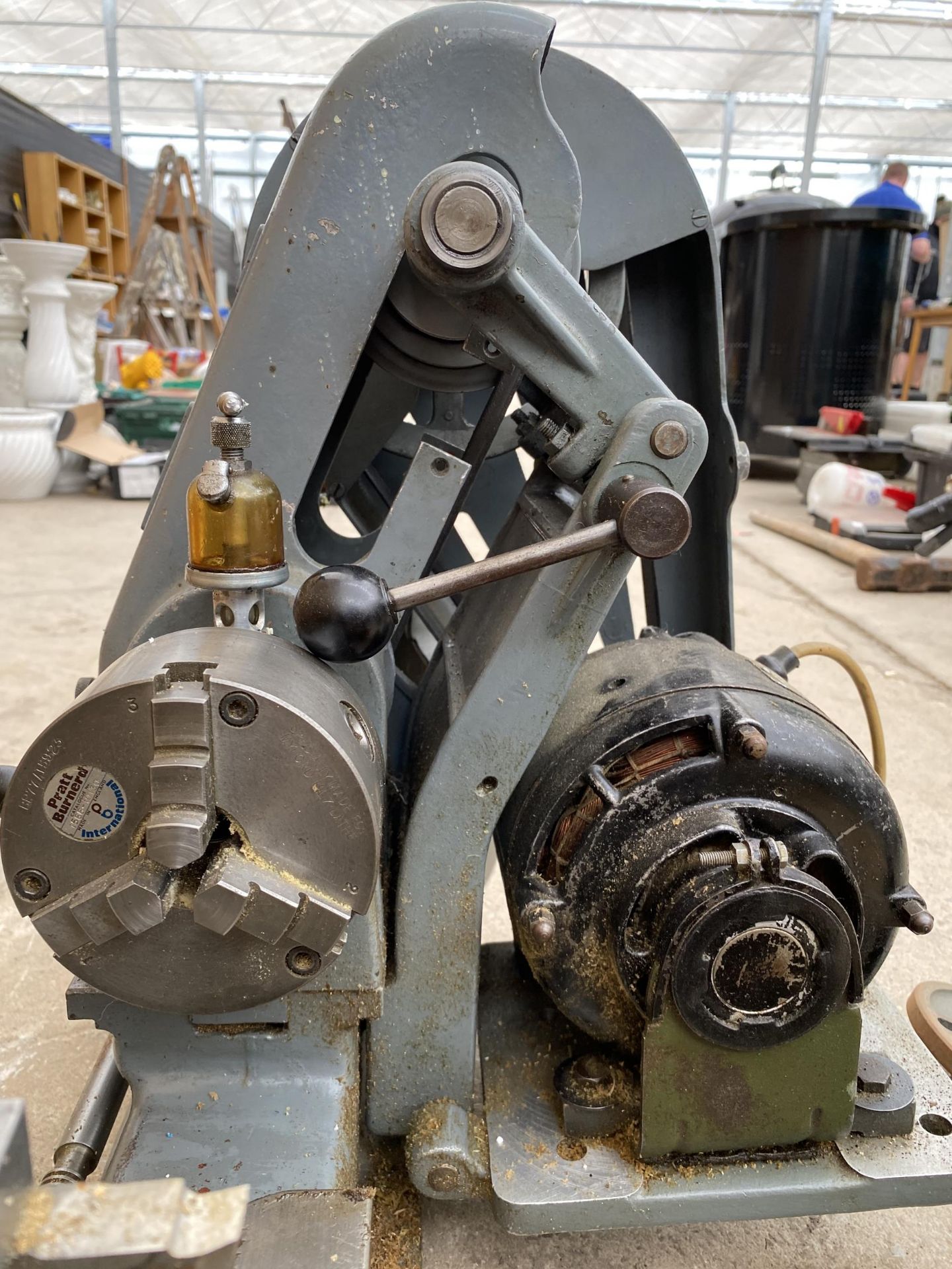 A MYFORD ML7 LATHE COMPLETE WITH SINGLE PHASE MOTOR, CHUCKS AND VARIOUS ACCESSORIES - Image 9 of 10
