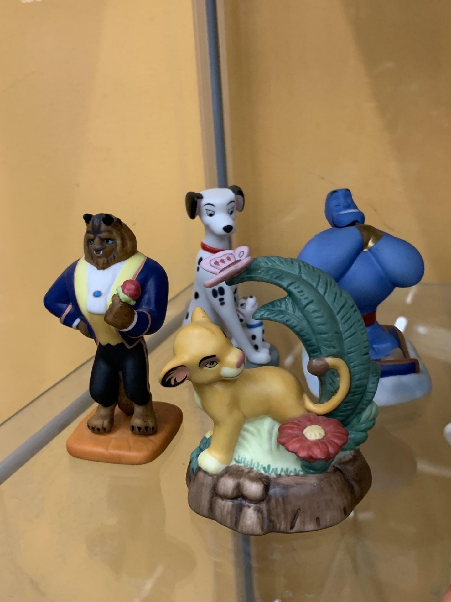 A COLLECTION OF THIRTEEN DISNEY CERAMIC ORNAMENTS, GENIE, BEAST, SNOW WHITE, DUMBO ETC - Image 2 of 5