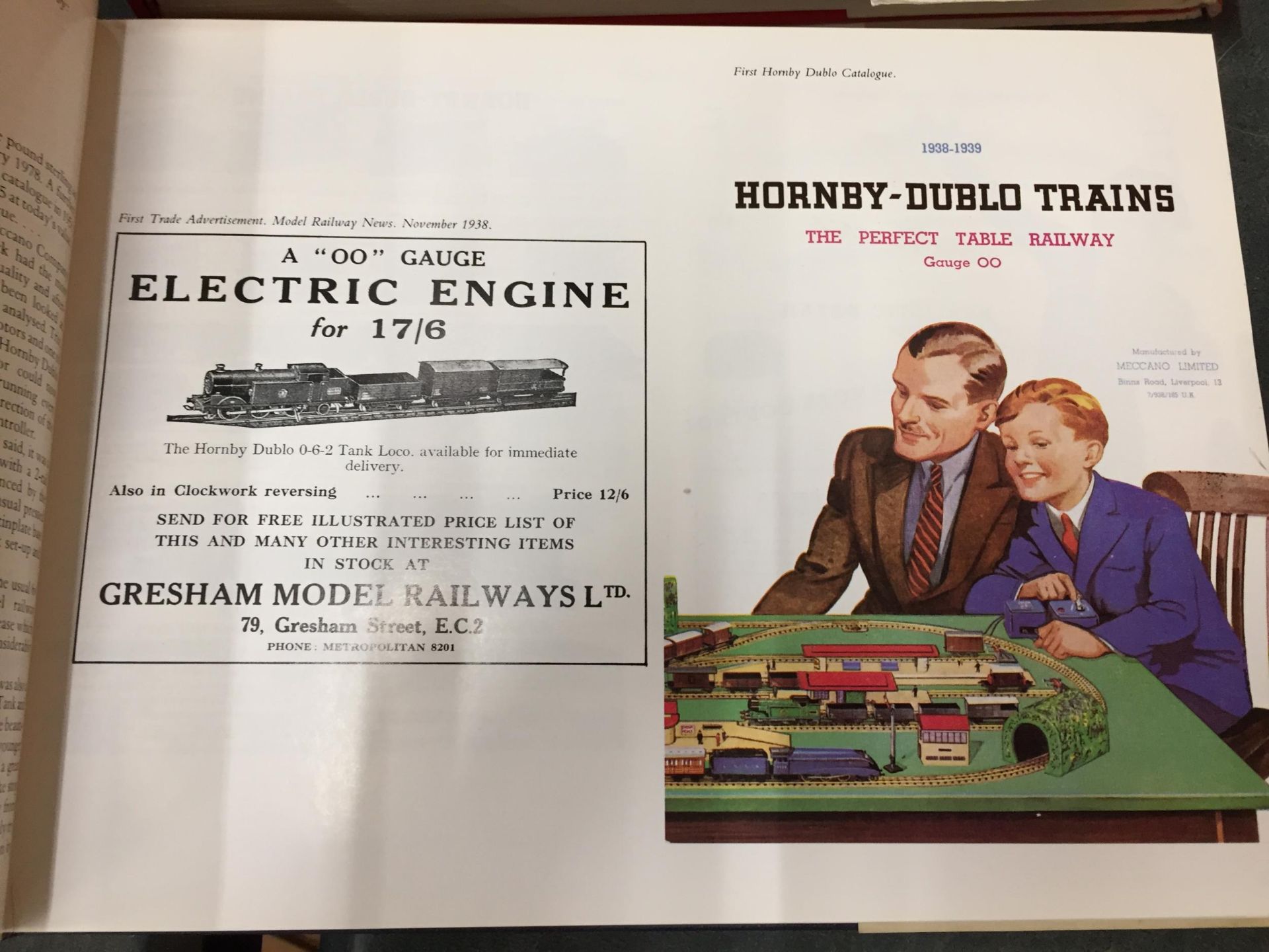 A HORNBY DUBLO TRAIN BOOK AND MECCANO DINKY BOOK - Image 4 of 9