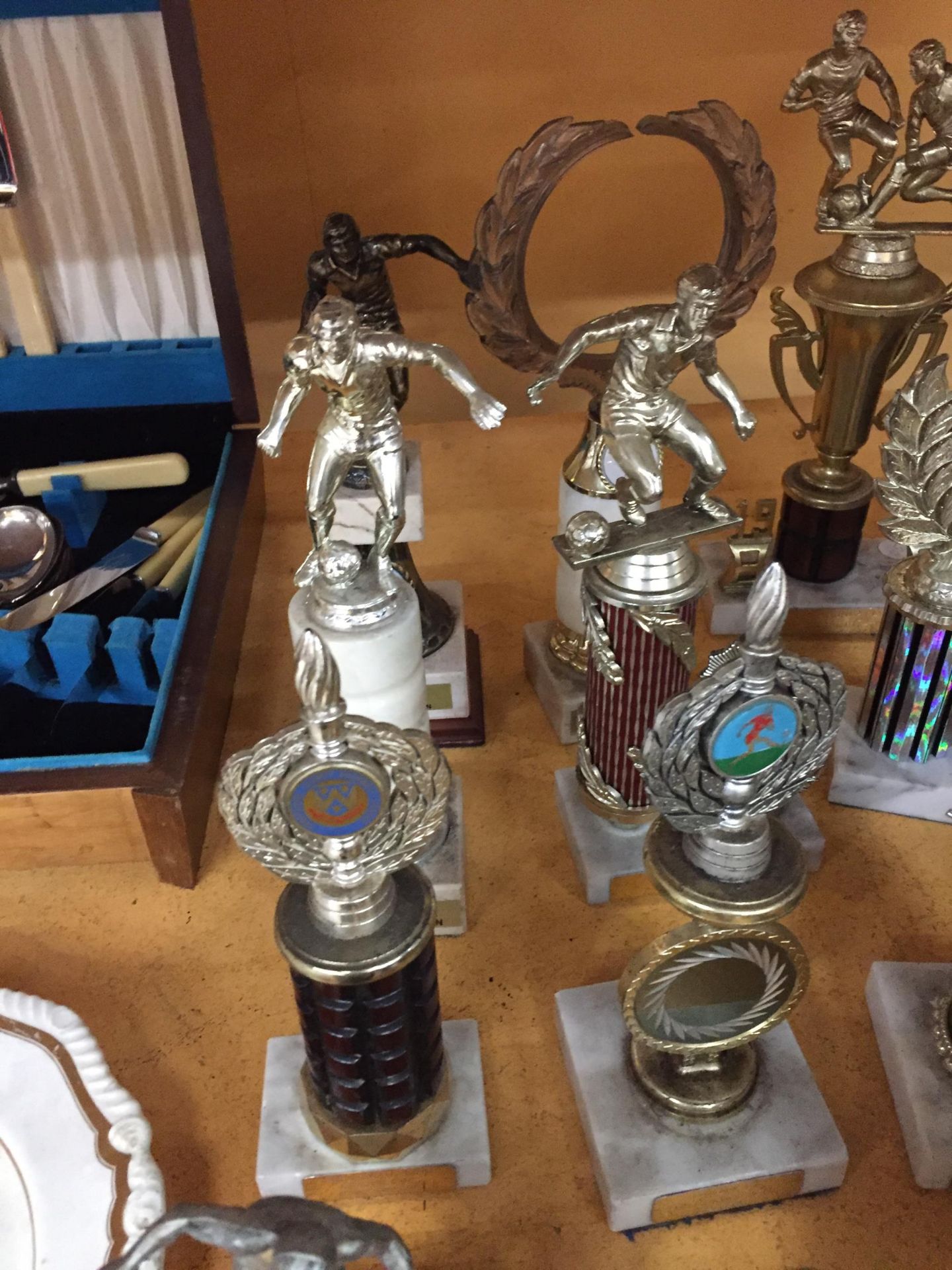 A COLLECTION OF SPORTING TROPHIES - Image 6 of 8