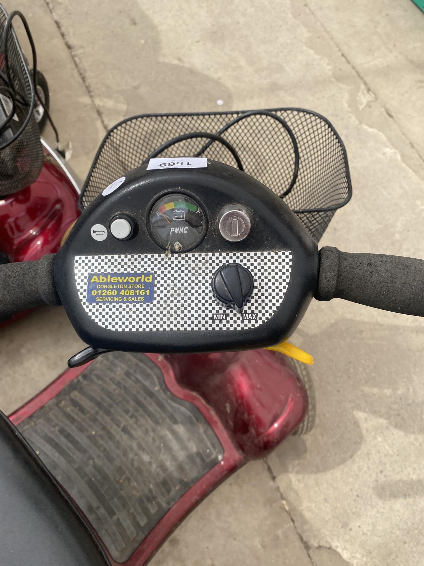 A STERLING PEARL MOBILITY SCOOTER WITH KEY AND CHARGER (VENDOR STATES THERE IS A BAD CONNECTION - Image 3 of 4