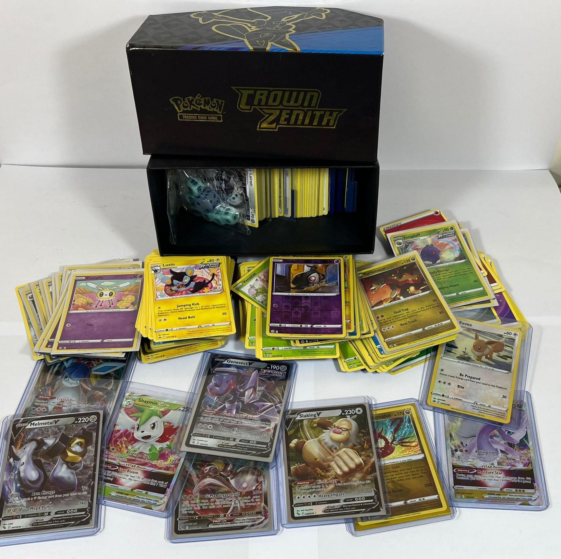 A LARGE COLLECTION OF APPROXIMATELY 400 POKEMON CARDS IN A TRAINER BOX, V CARDS, HOLOS ETC