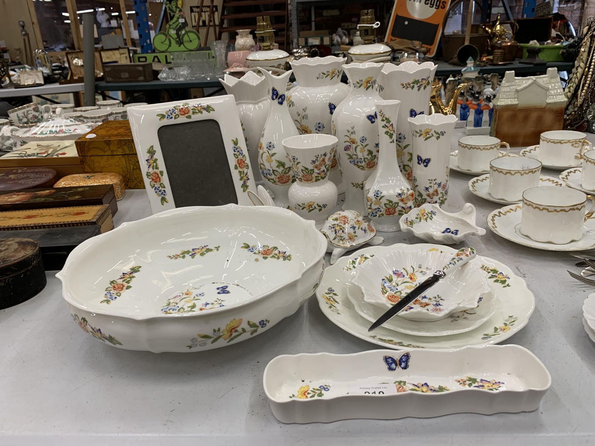 A LARGE COLLECTION OF ANSLEY COTTAGE GARDEN PATTERN CERAMICS