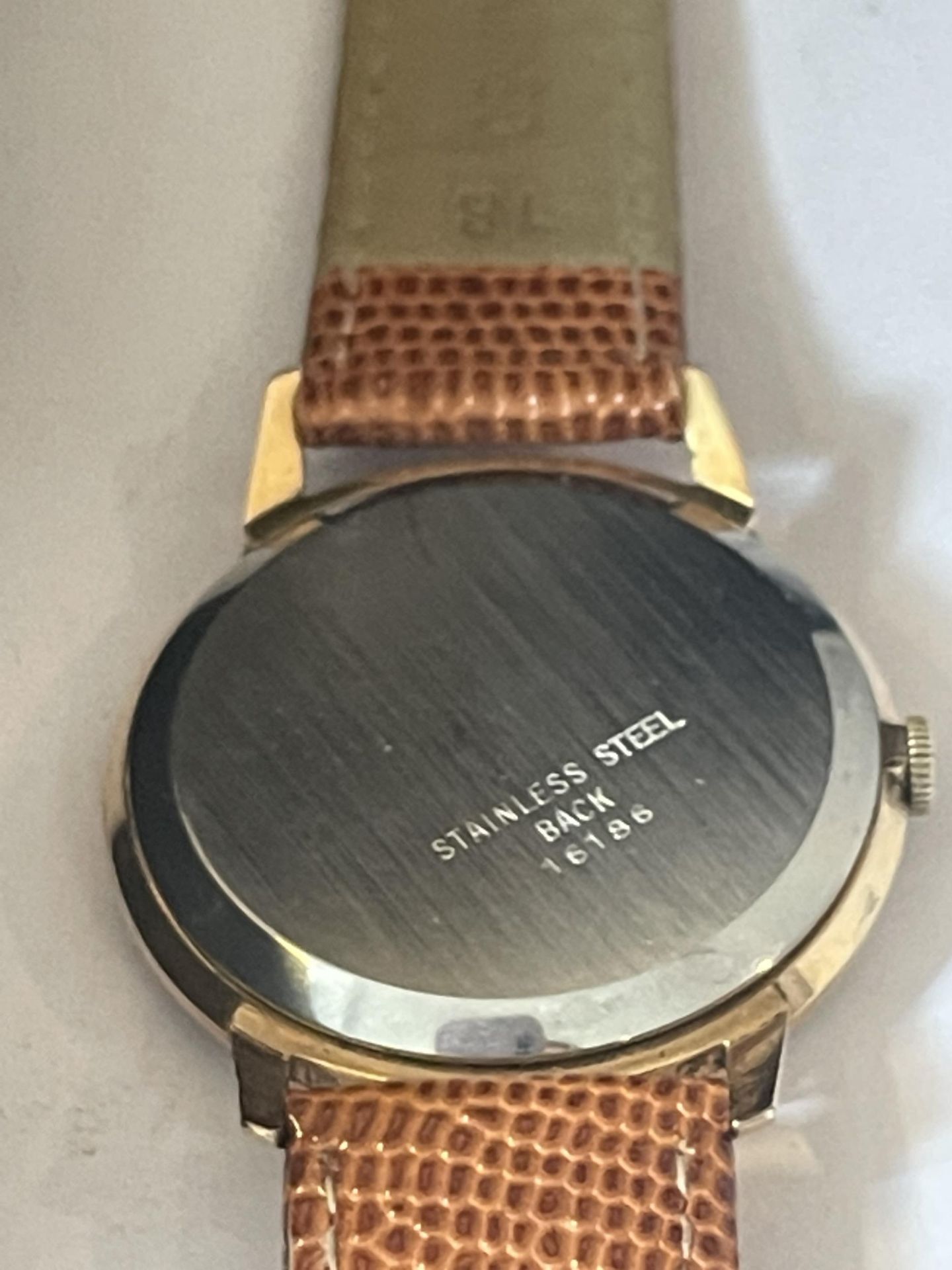 A GENTS VINTAGE GOLD PLATED 17 RUBIS WRIST WATCH WITH A PRESENTATION BOX SEEN WORKING BUT NO - Image 3 of 3