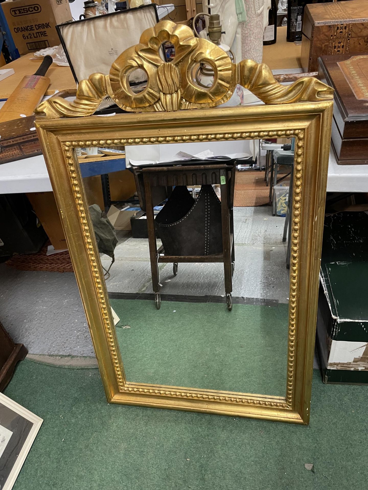 AN ORNATE GILT FRAMED MIRROR WITH RIBBON DESIGN TOP - Image 2 of 2