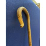 A VINTAGE WOODEN SHEPHERDS CROOK WALKING STICK