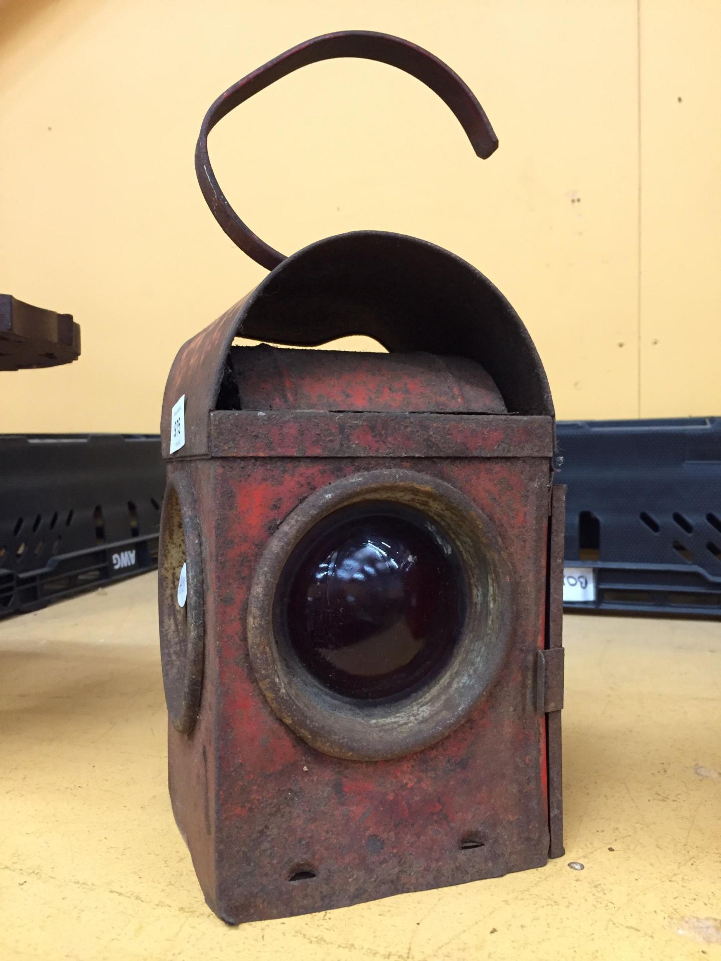 A VINTAGE METAL SILVER CIRCLE RAILWAY ROAD WORKS LAMP