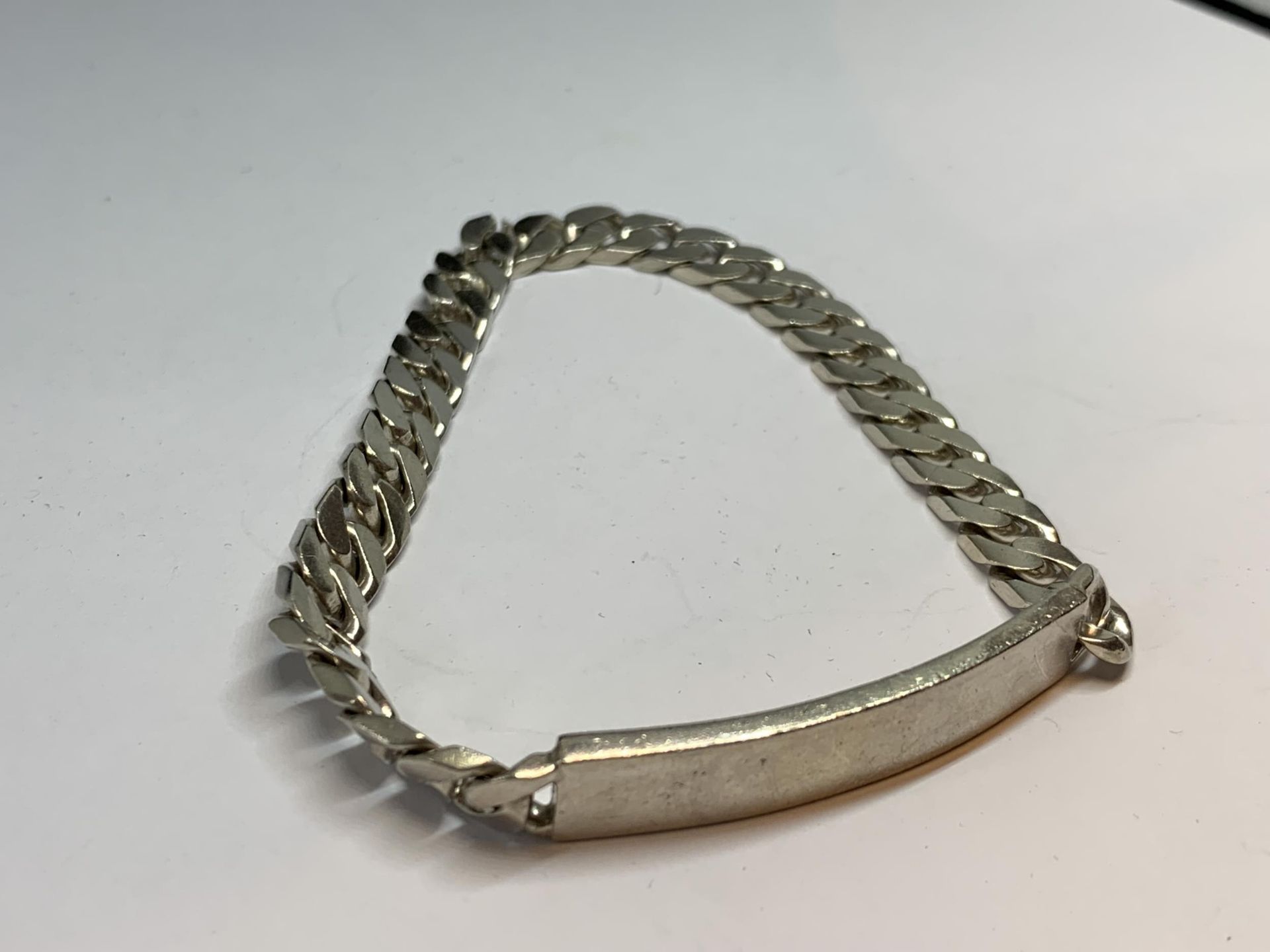 A HEAVY SILVER CURB LINK IDENTITY BRACELET - Image 2 of 3