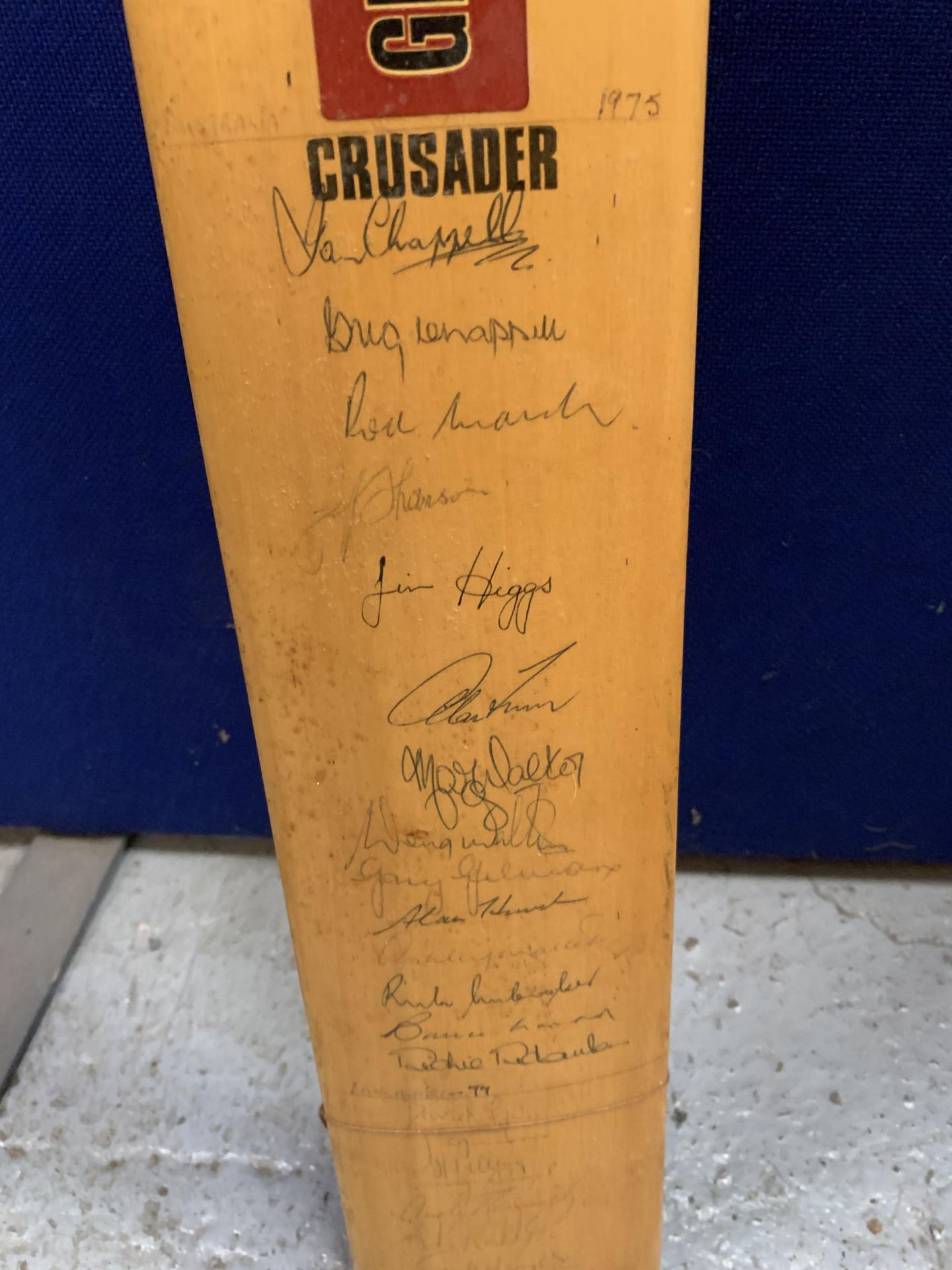 A VINTAGE GRAY NICOLLS CRUSADER CRICKET BAT FULL OF SIGNATURES - Image 3 of 3