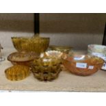 A QUANTITY OF AMBER GLASSWARE TO INCLUDE A PUNCH BOWL AND CUPS, BOWLS, A FROG, ETC