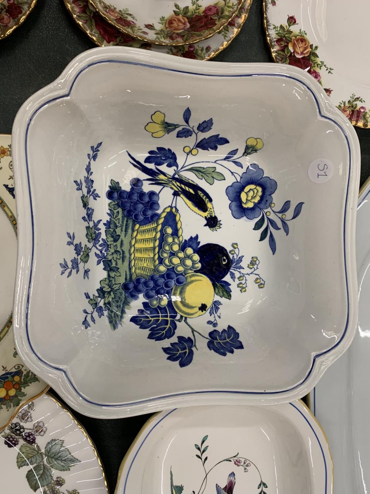 A LARGE SPODE 'QUEENS BIRD' PLATTER AND BOWL, CCOPELAND SPODE 'BLUE BIRD' BOWL - CHIP TO BASE PLUS - Image 3 of 5