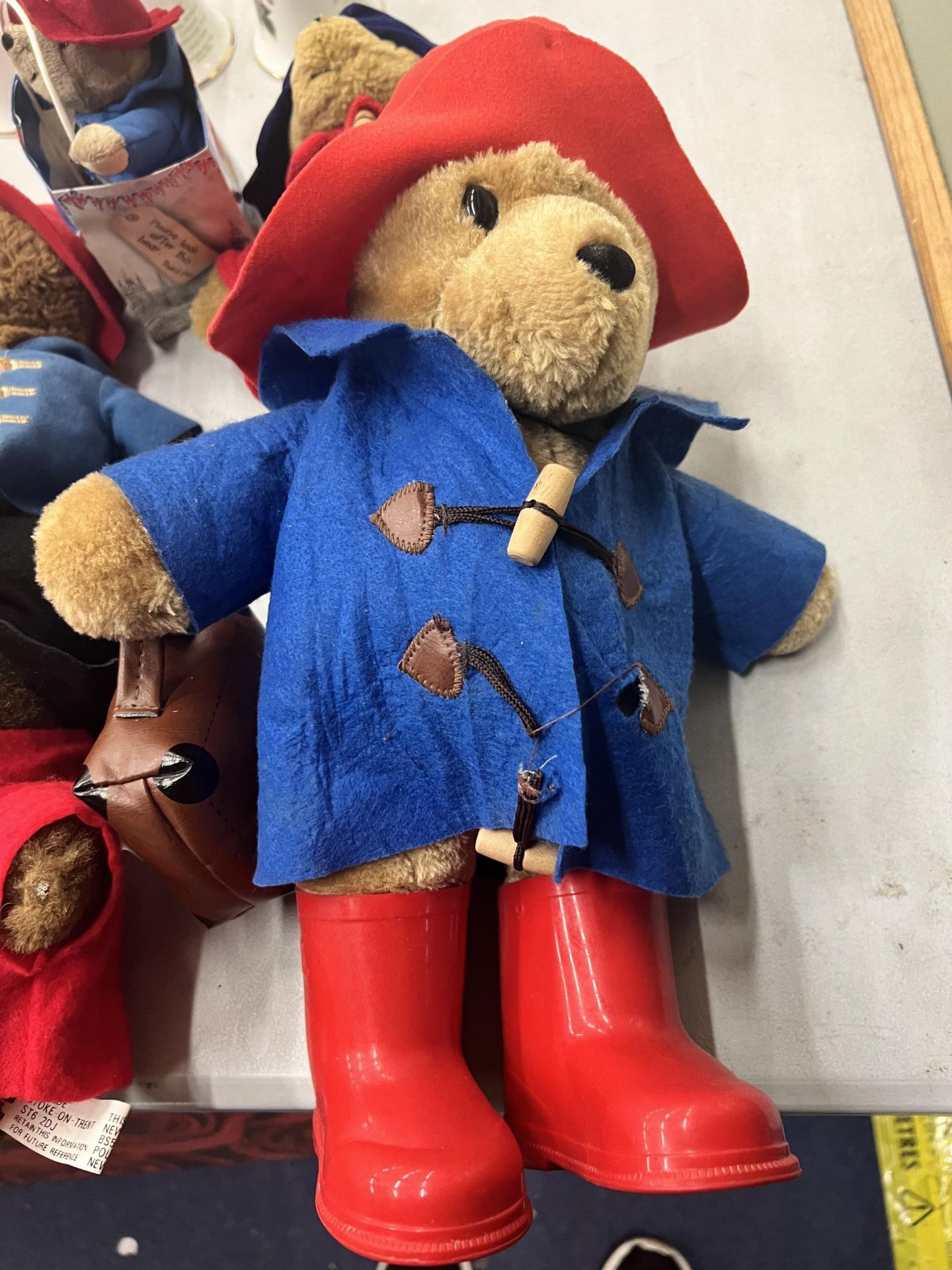 A QUANTITY OF PADDINGTON BEAR SOFT TOYS - 6 IN TOTAL - Image 2 of 4