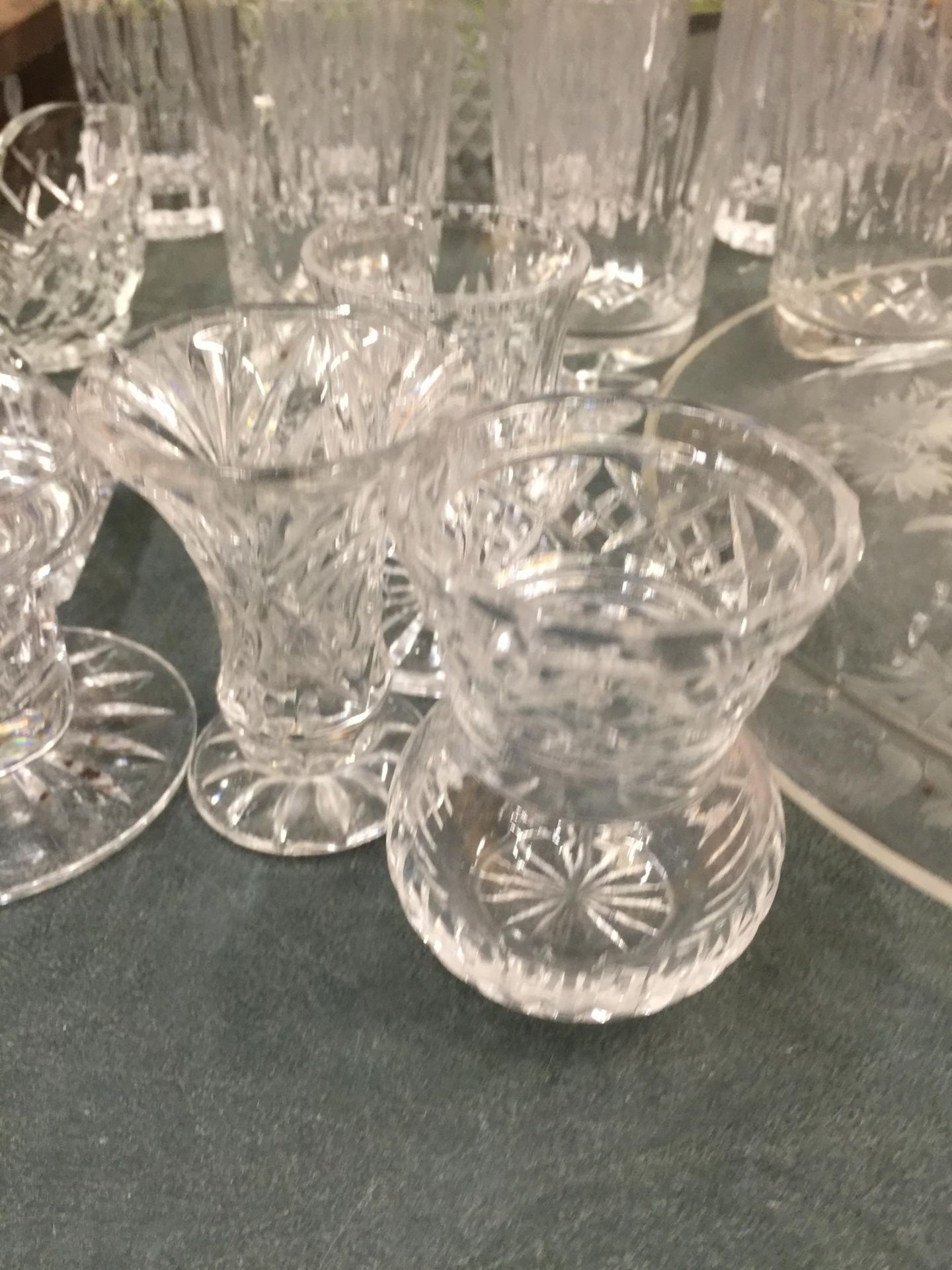 A COLLECTION OF CUT GLASS ITEMS, WHISKY TUMBLERS ETC - Image 2 of 5