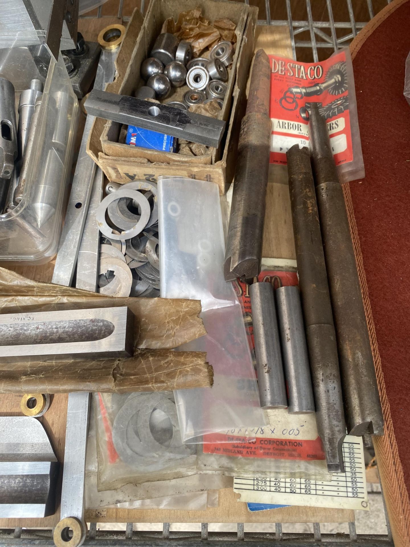 AN ASSORTMENT OF ENGINEERS TOOLS TO INCLUDE BORING BARS AND BEARINGS ETC - Image 3 of 5
