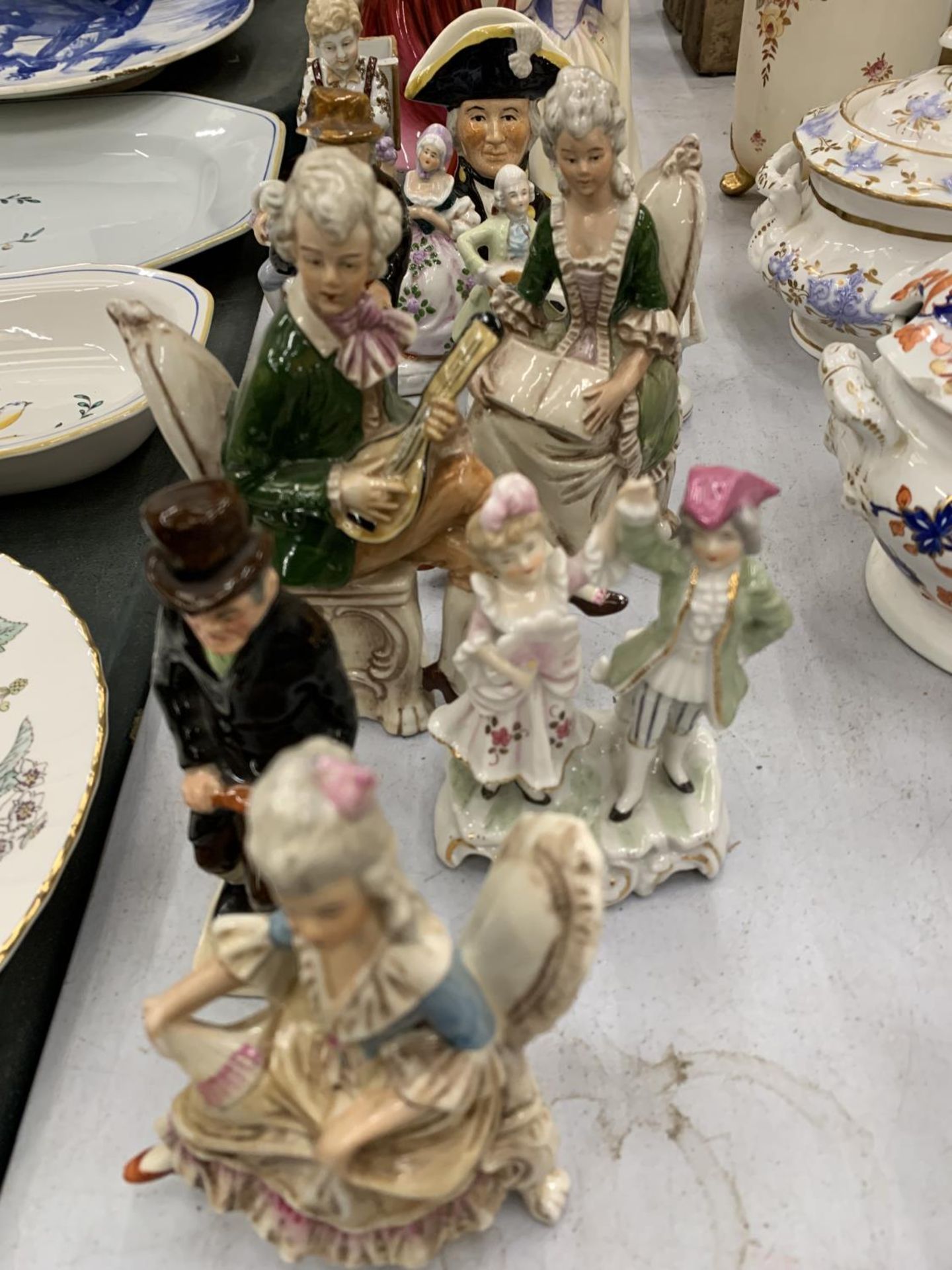 A QUANTITY OF CERAMIC FIGURES TO INCLUDE ROYAL DOULTON, LANCASTER & SANDLAND, ROYAL GRAFTON, ETC - Image 2 of 7