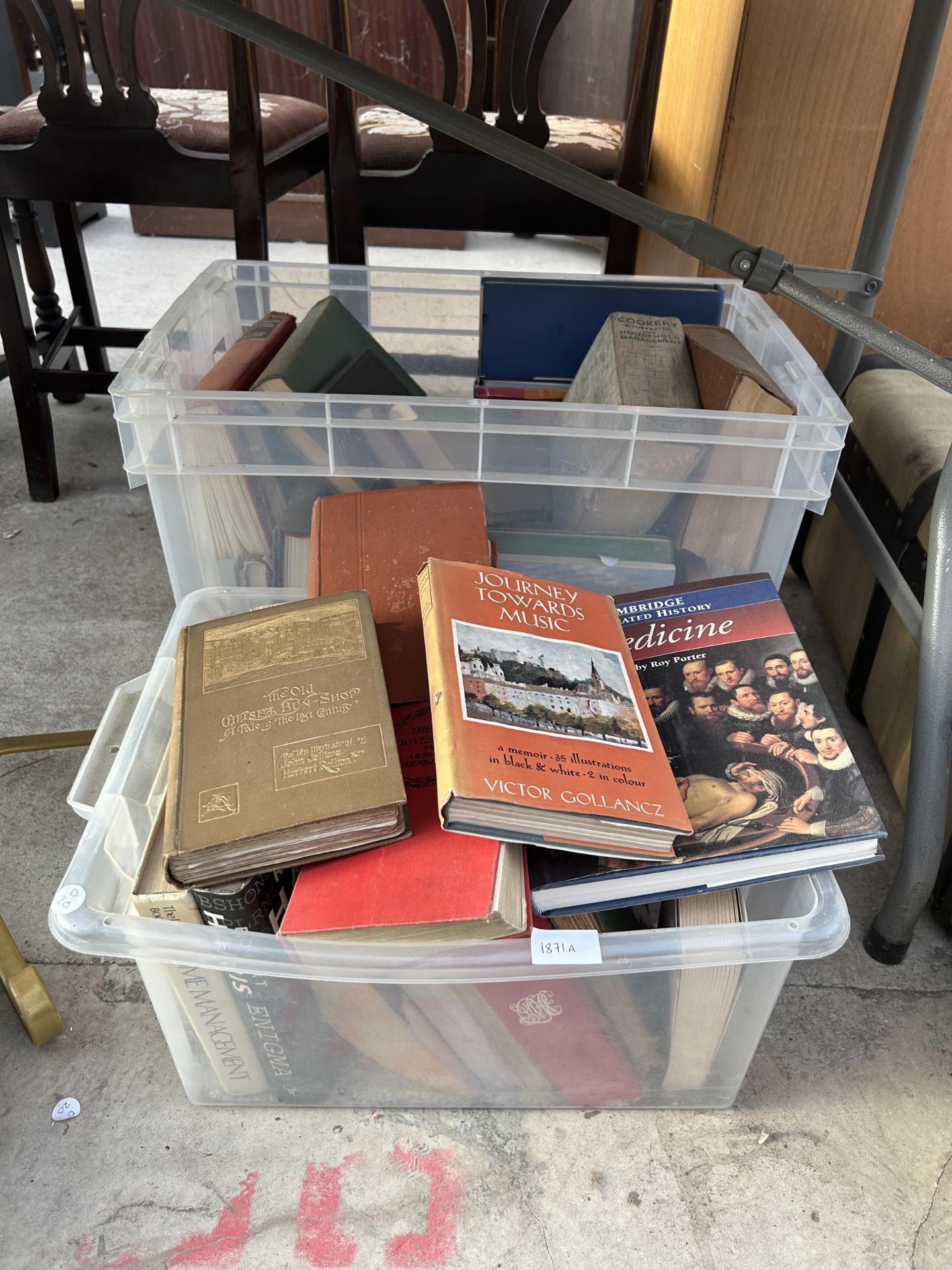 A LARGE ASSORTMENT OF VINTAGE BOOKS