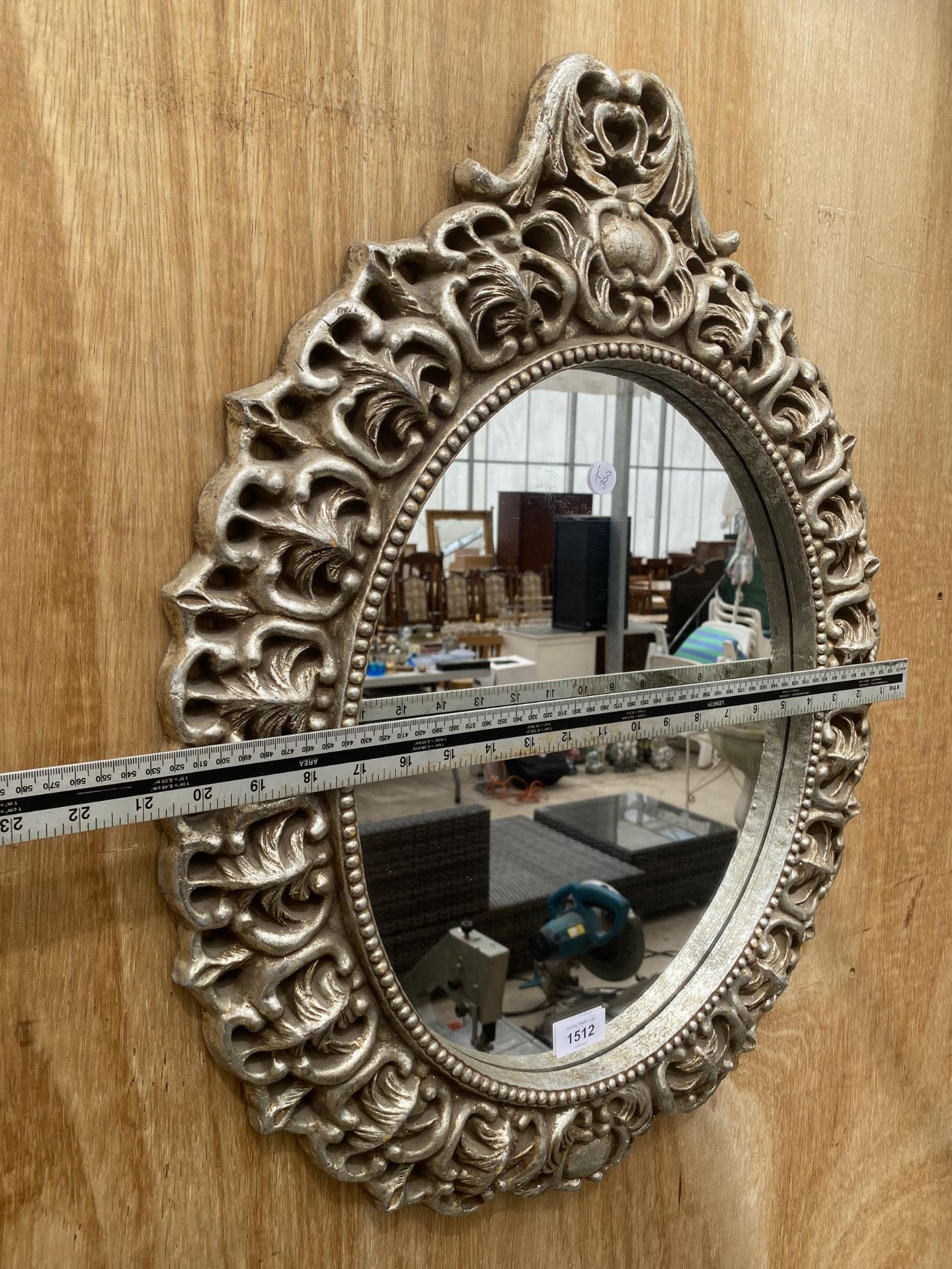 A DECORATIVE SILVER GILT FRAMED WALL MIRROR - Image 3 of 3