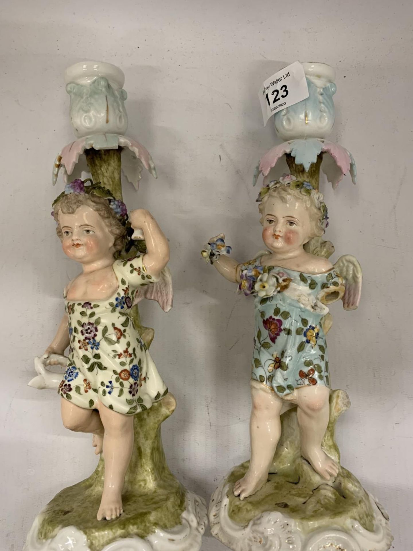 A PAIR OF 19TH CENTURY DRESDEN STYLE CONTINENTAL HARD PASTE PORCELAIN FIGURAL CANDLE HOLDERS WITH - Image 6 of 8