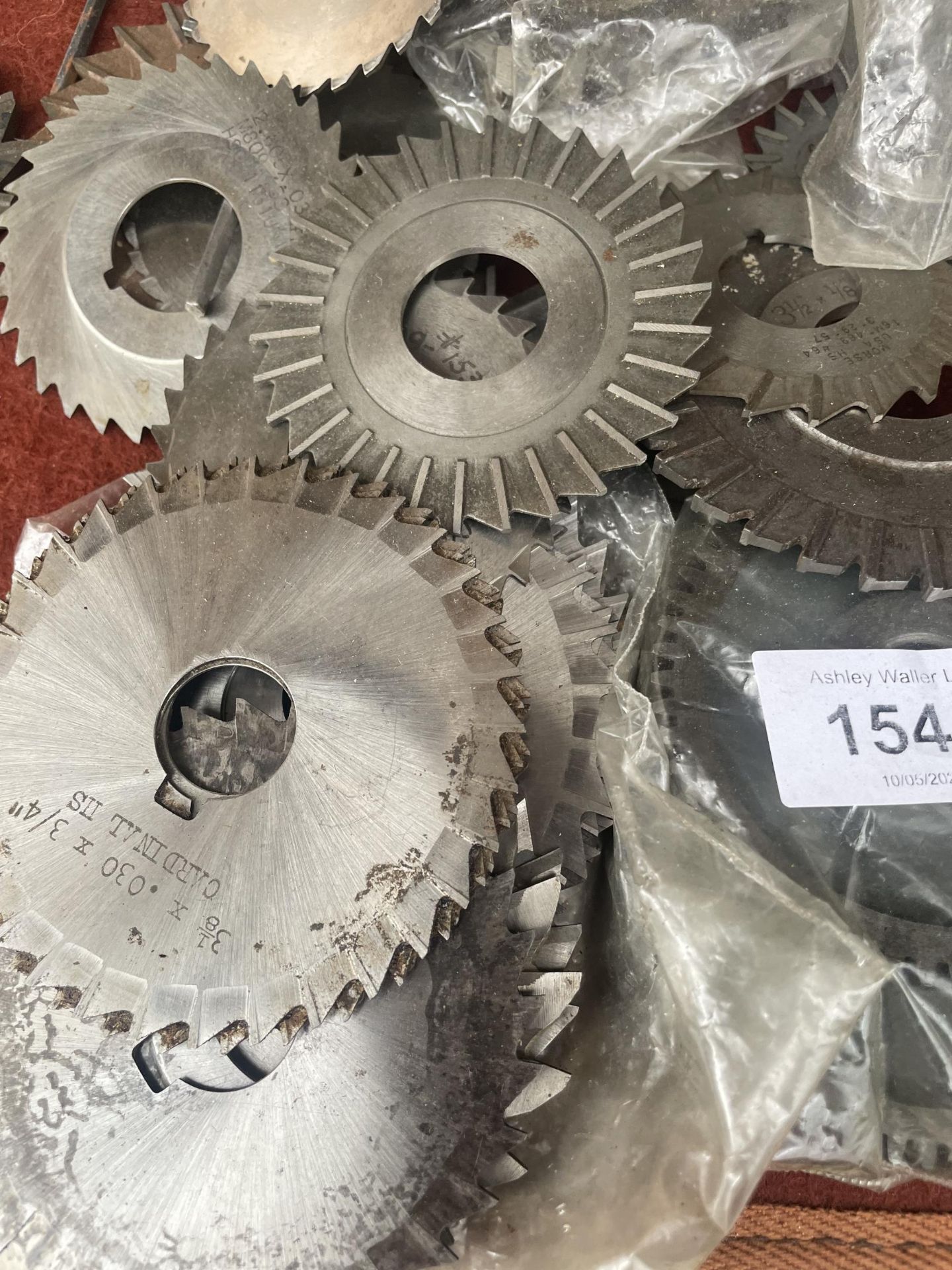 A LARGE ASSORTMENT OF MILLING SAW BLADES - Image 2 of 3