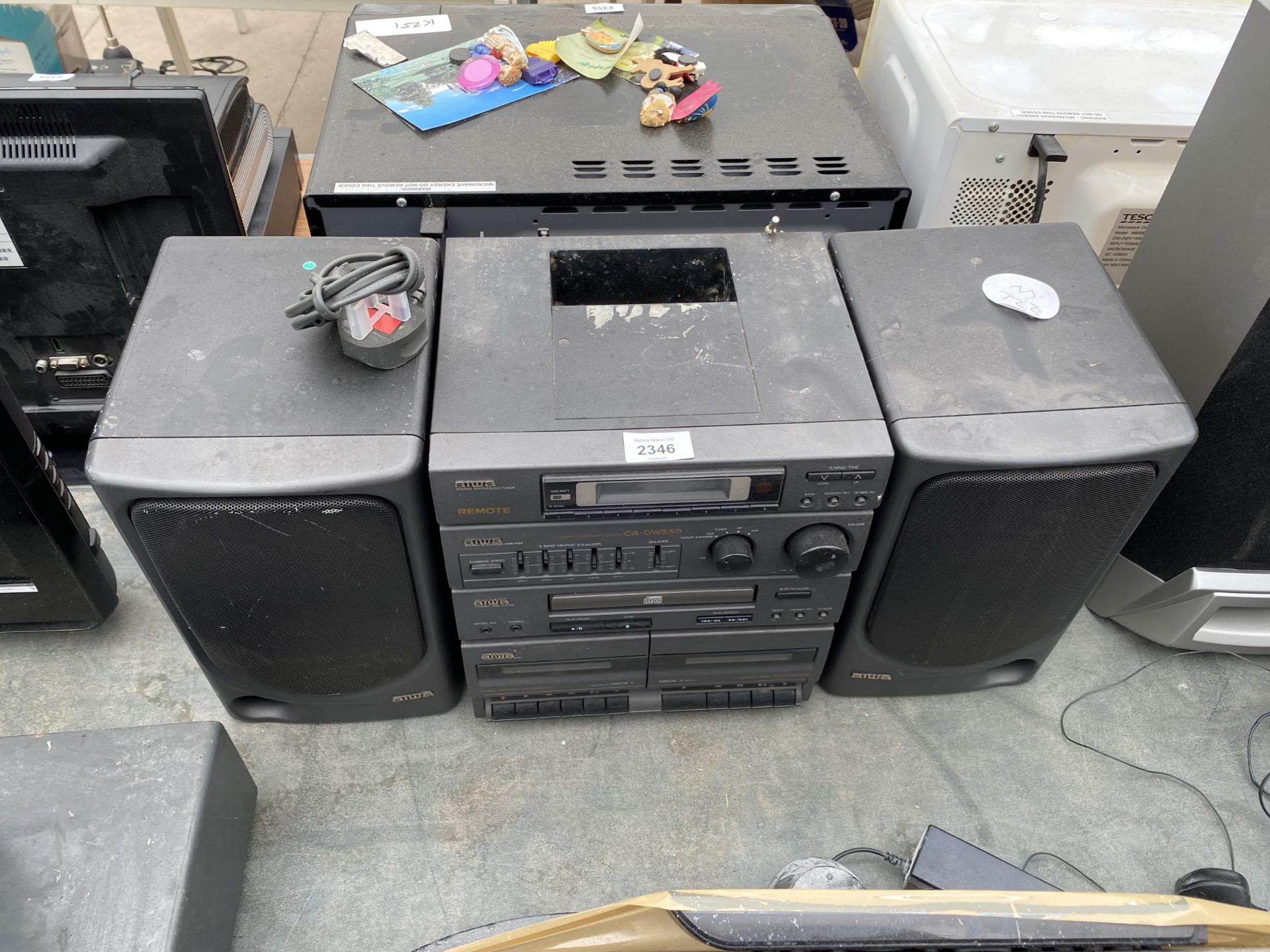 AN AIWA STEREO SYSTEM WITH A PAIR OF SPEAKERS