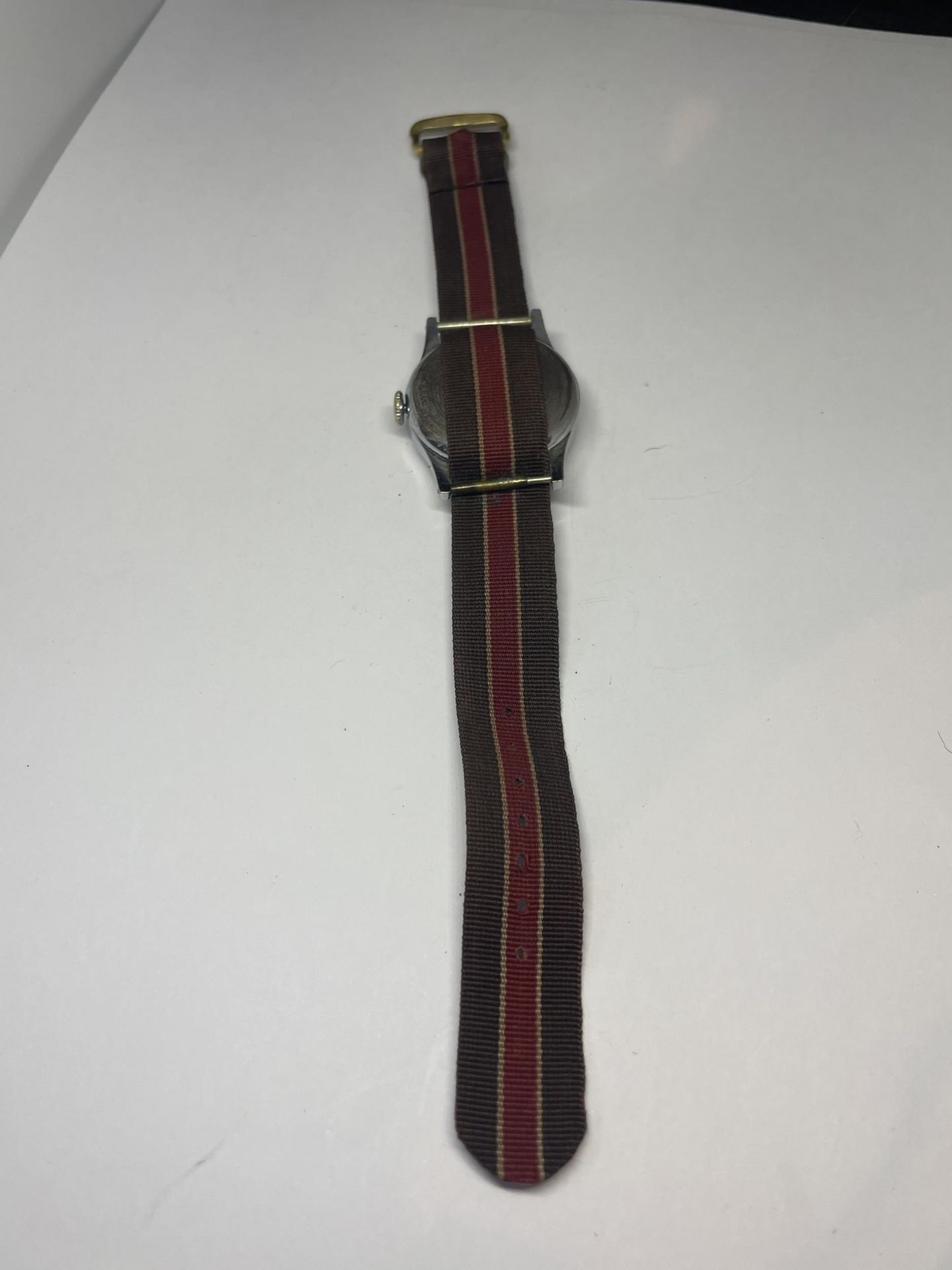 A SOLORA MILITARY STLYE GENTS DATE FUNCTION WRIST WATCH, SEEN WORKING BUT NO WARRANTIES GIVEN - Image 4 of 4