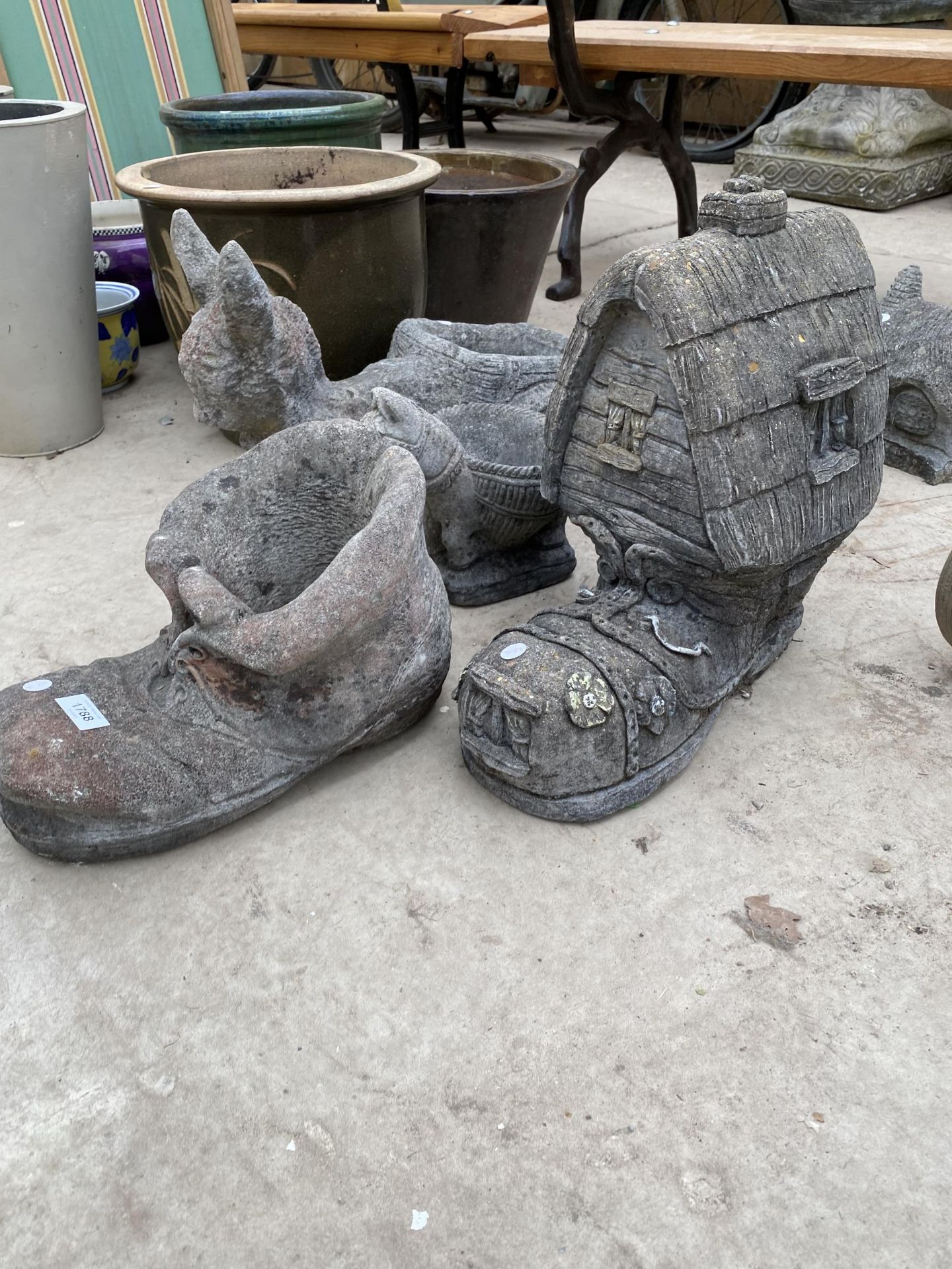AN ASSORTMENT OF RECONSTITUTED STONE GARDEN ORNAMENTS TO INCLUDE BOOTS, COTTAGES AND PLANTERS ETC - Image 3 of 3