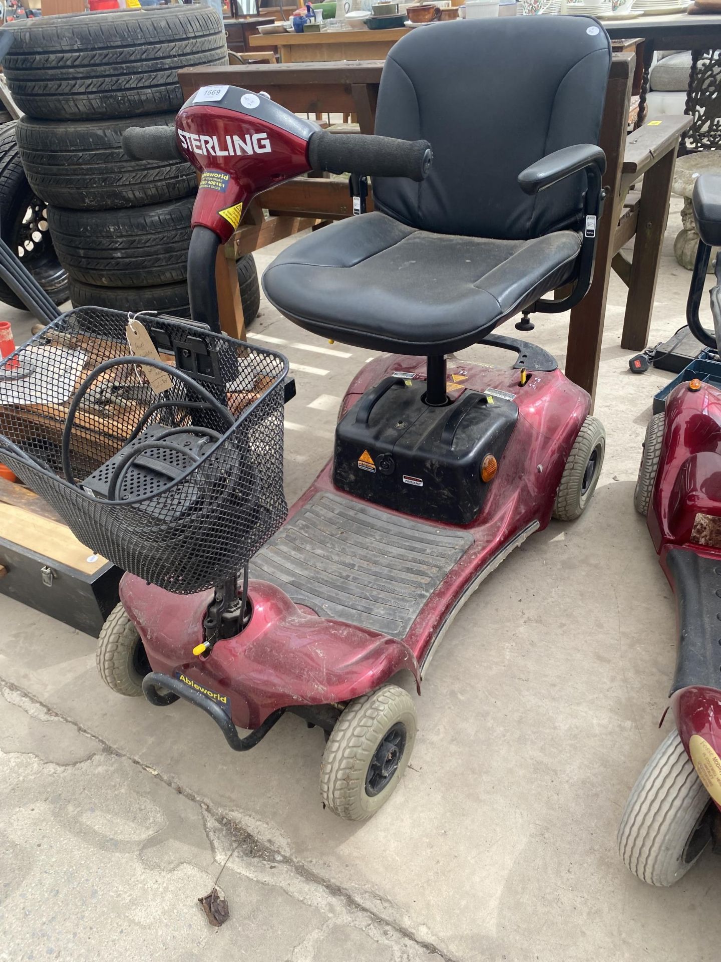 A STERLING PEARL MOBILITY SCOOTER WITH KEY AND CHARGER (VENDOR STATES THERE IS A BAD CONNECTION