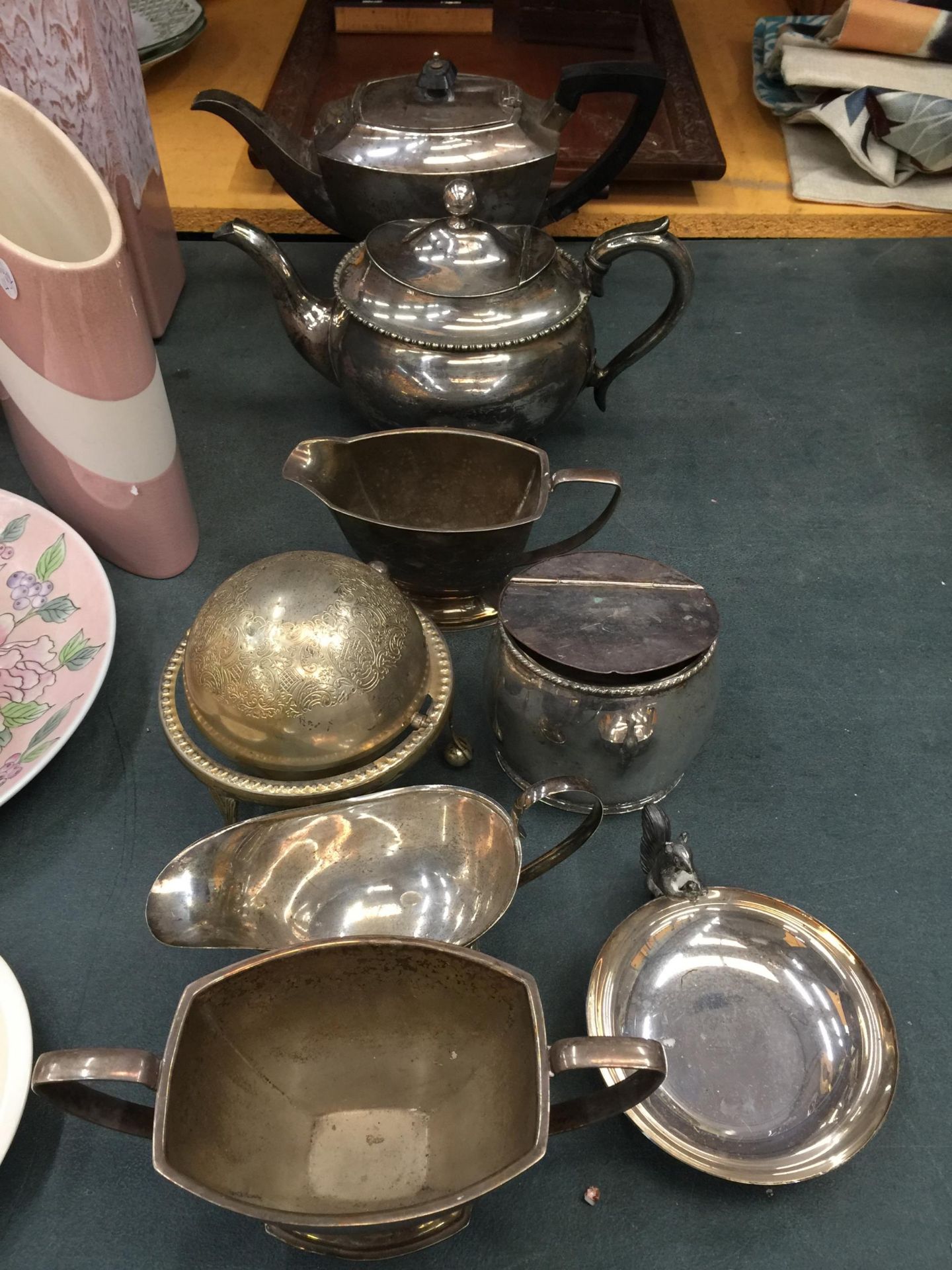 A MIXED GROUP OF SILVER PLATED ITEMS, TEAPOTS ETC