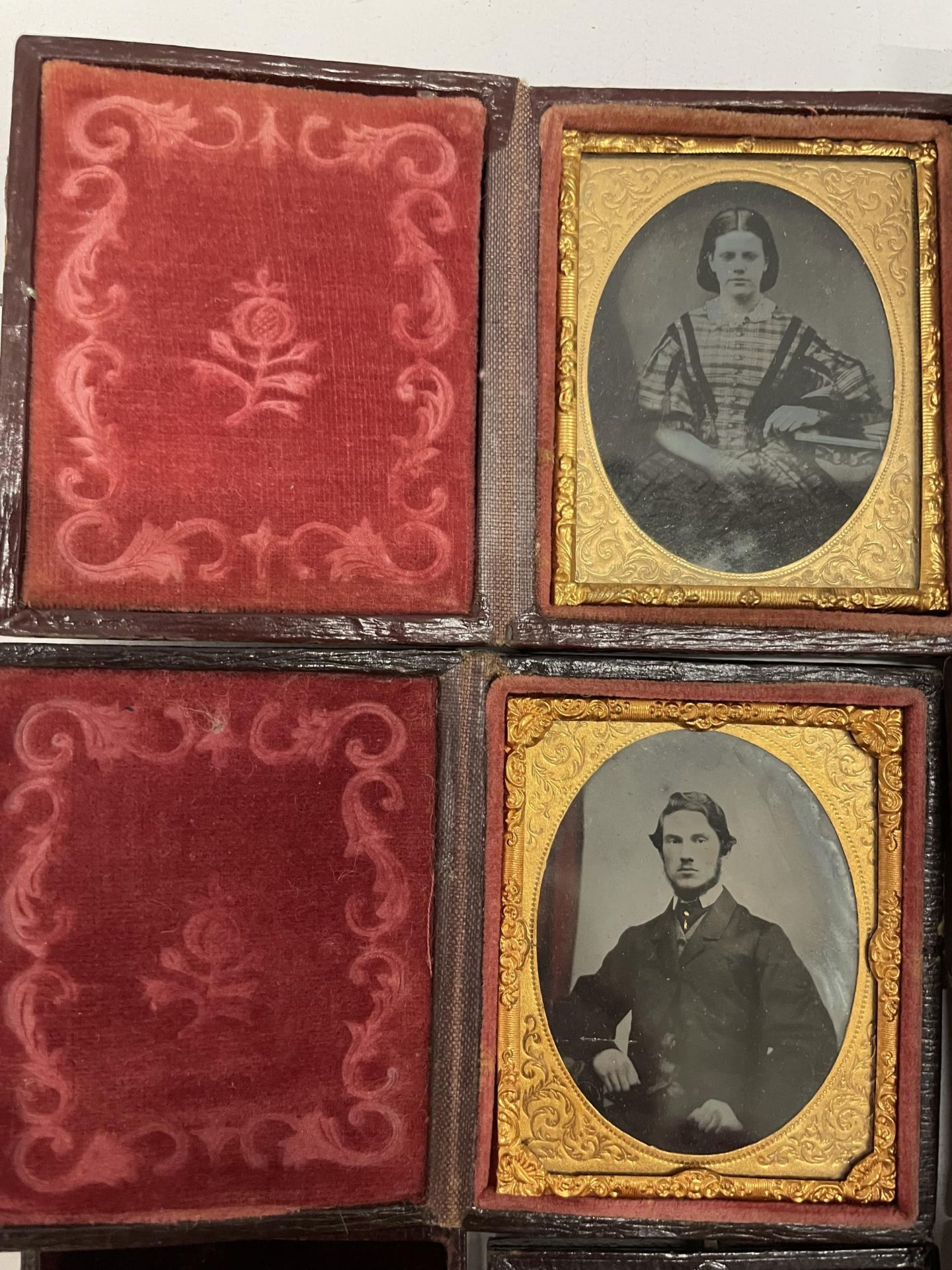 A COLLECTION OF VICTORIAN PORTRAITS IN GILT FRAMES AND ORIGINAL LEATHER CASES - Image 2 of 5