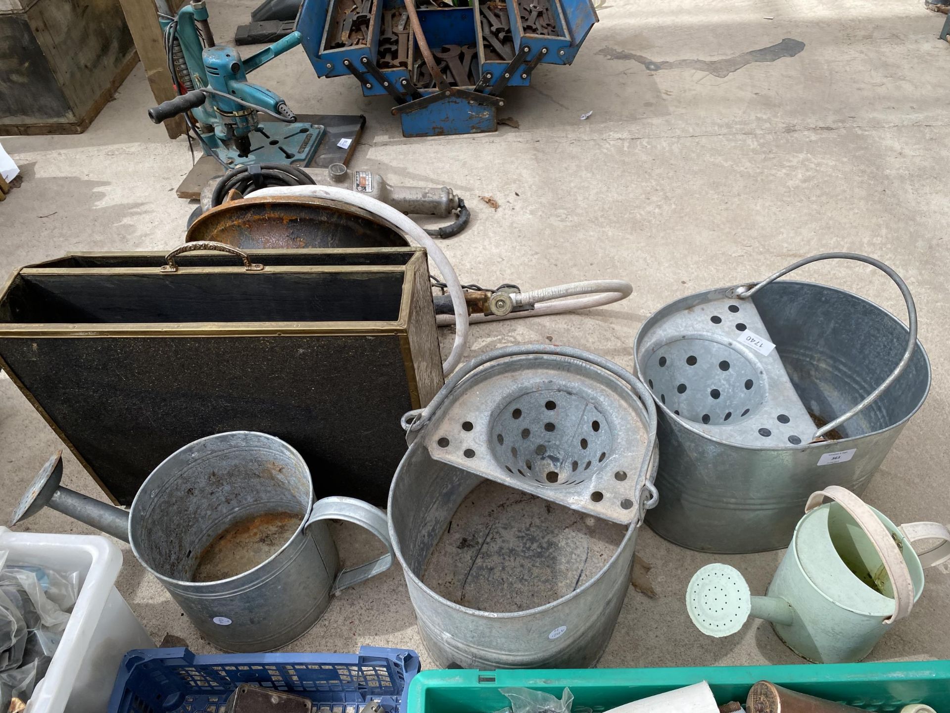 AN ASSORTMENT OF ITEMS TO INCLUDE A BRASS MAGAZINE RACK AND TWO GALVANISED MOP BUCKETS ETC - Image 2 of 2