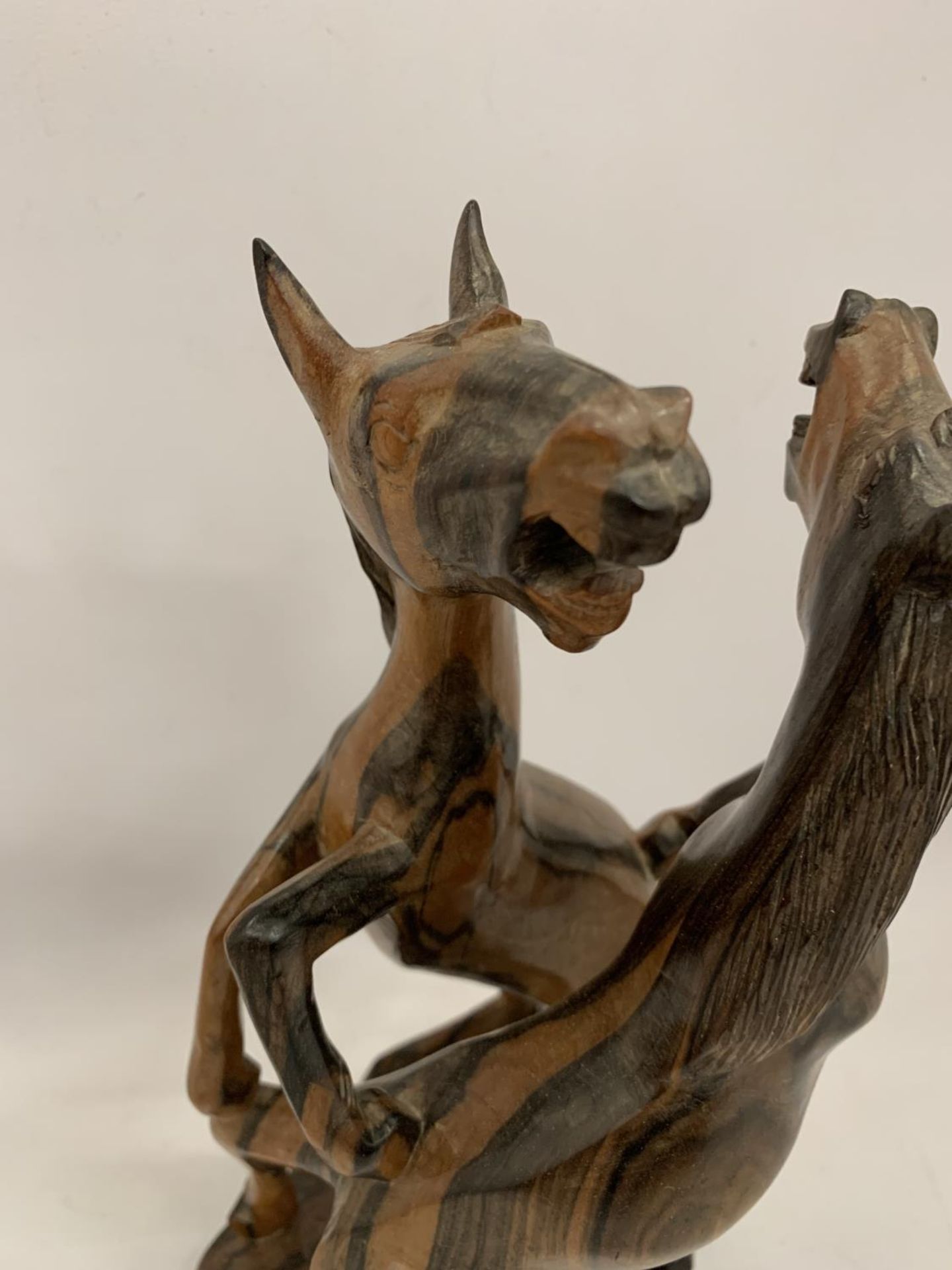 A TREEN CARVING OF FIGHTING HORSES HEIGHT 26CM - Image 2 of 6