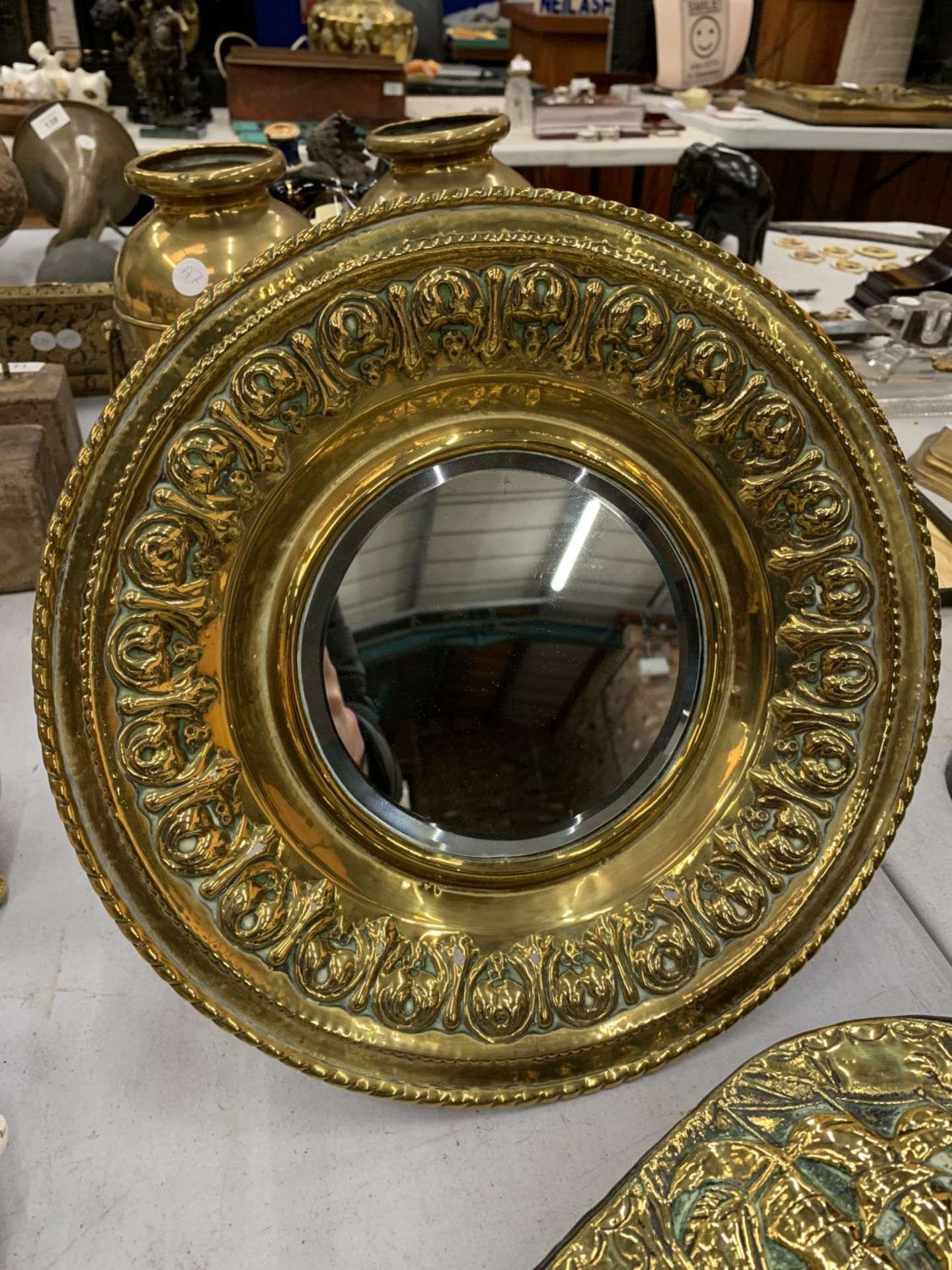 A BRASS MIRROR WITH EMBOSSED FRAME DIAMETER 31CM, TWO VINTAGE CANDLE HOLDERS WITH DECORATION AND - Image 2 of 7