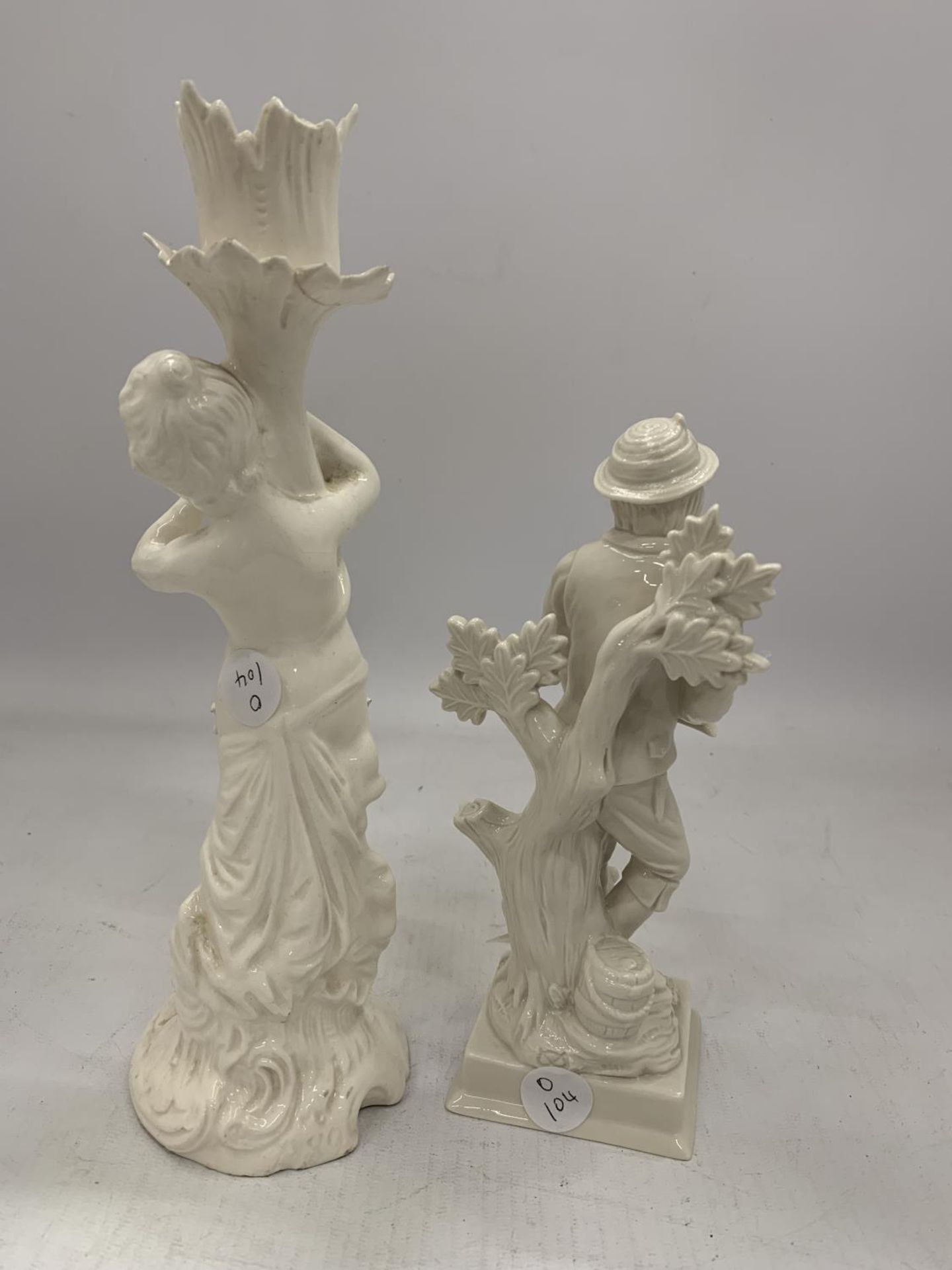 TWO VINTAGE CREAMWARE FIGURES - Image 4 of 4