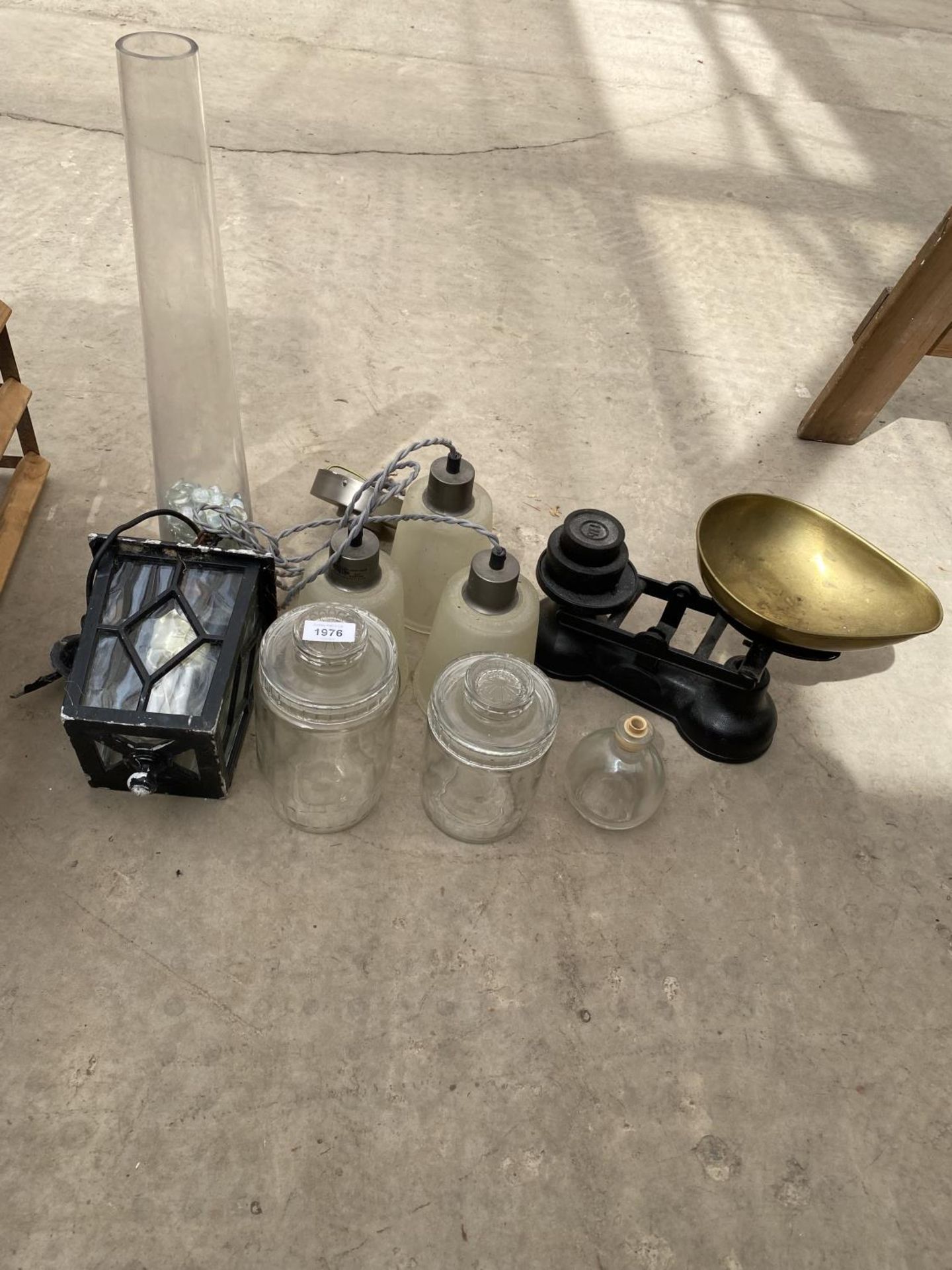 AN ASSORTMENT OF ITEMS TO INCLUDE SCALES AND LIGHT FITTINGS ETC