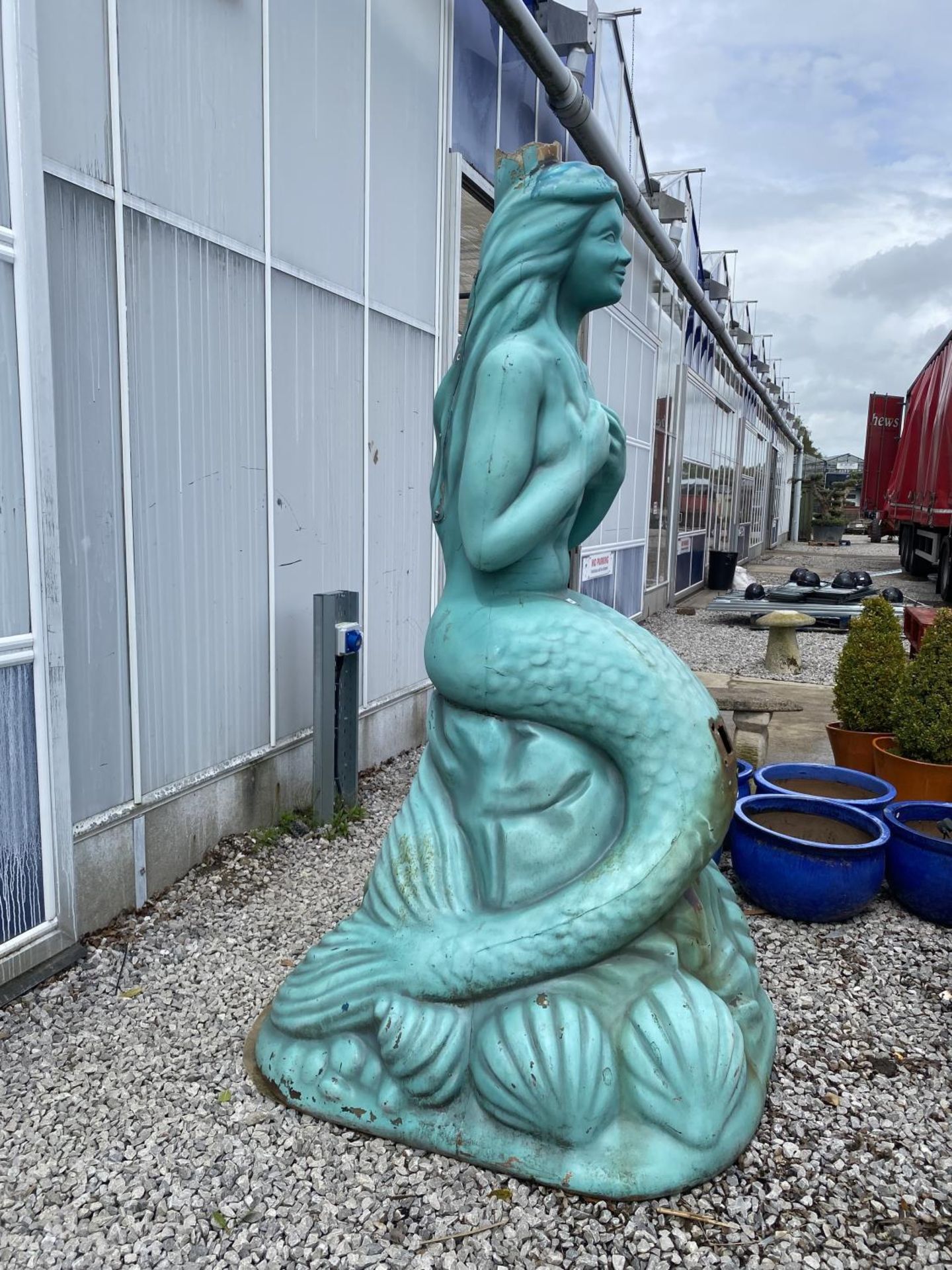 A LARGE FIBRE GLASS MERMAID GARDEN FEATURE (H:215CM) (PLEASE NOTE THIS WAS A FORMER 1999 BLACKPOOL - Image 2 of 5