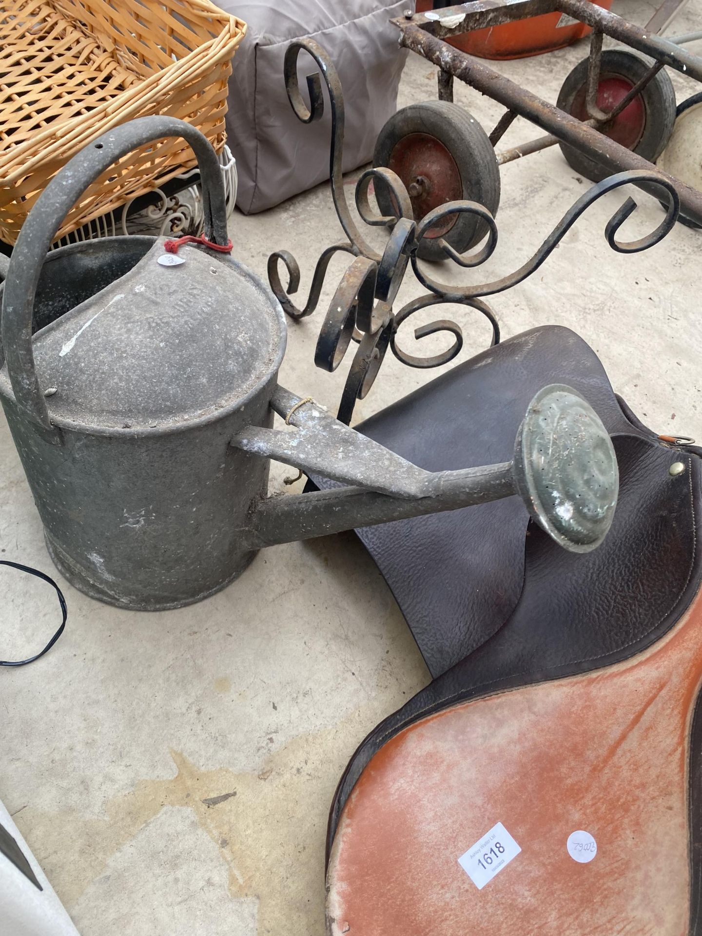 AN ASSORTMENT OF VINTAGE ITEMS TO INCLUDE A PLANT STAND, A SADDLE AND A WATERING CAN - Image 2 of 2