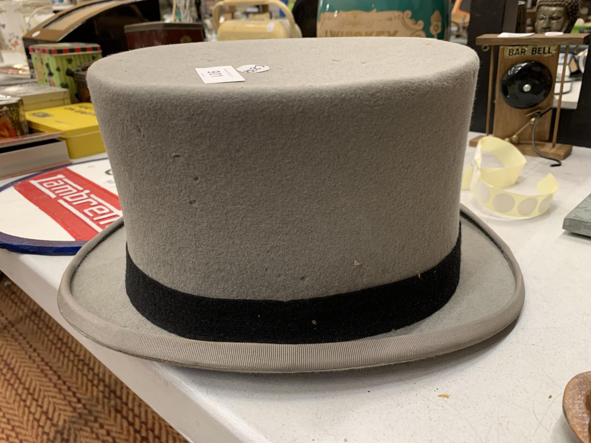 A VINTAGE GREY TOP HAT - SIZE 7 3/8 - Image 2 of 5