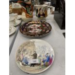A MIXED GROUP OF CERAMICS TO INCLUDE B&C FRENCH PLATE, DERBY STYLE PLATES, WELLINGTON JUG AND