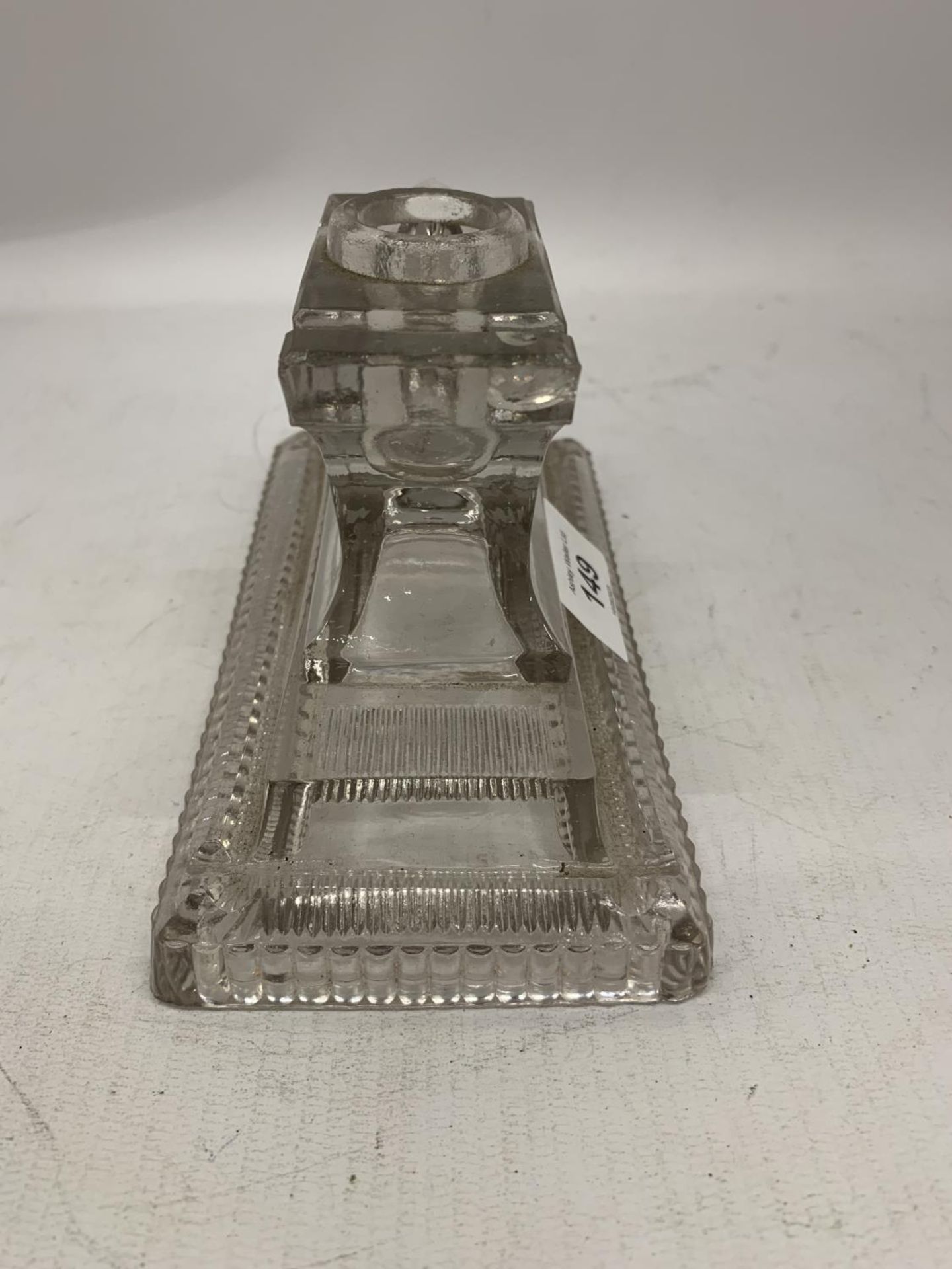 A GLASS INKWELL IN THE SHAPE OF AN ANVIL HEIGHT 9CM, WIDTH 16CM - Image 5 of 5