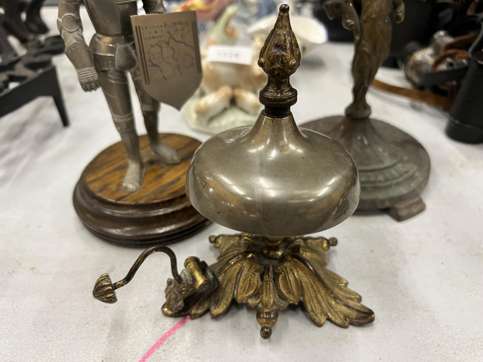 A VINTAGE TABLE LIGHTER IN THE SHAPE OF A KNIGHT, AN ORNATE BRASS CANDLE HOLDER AND A BRASS - Image 4 of 4