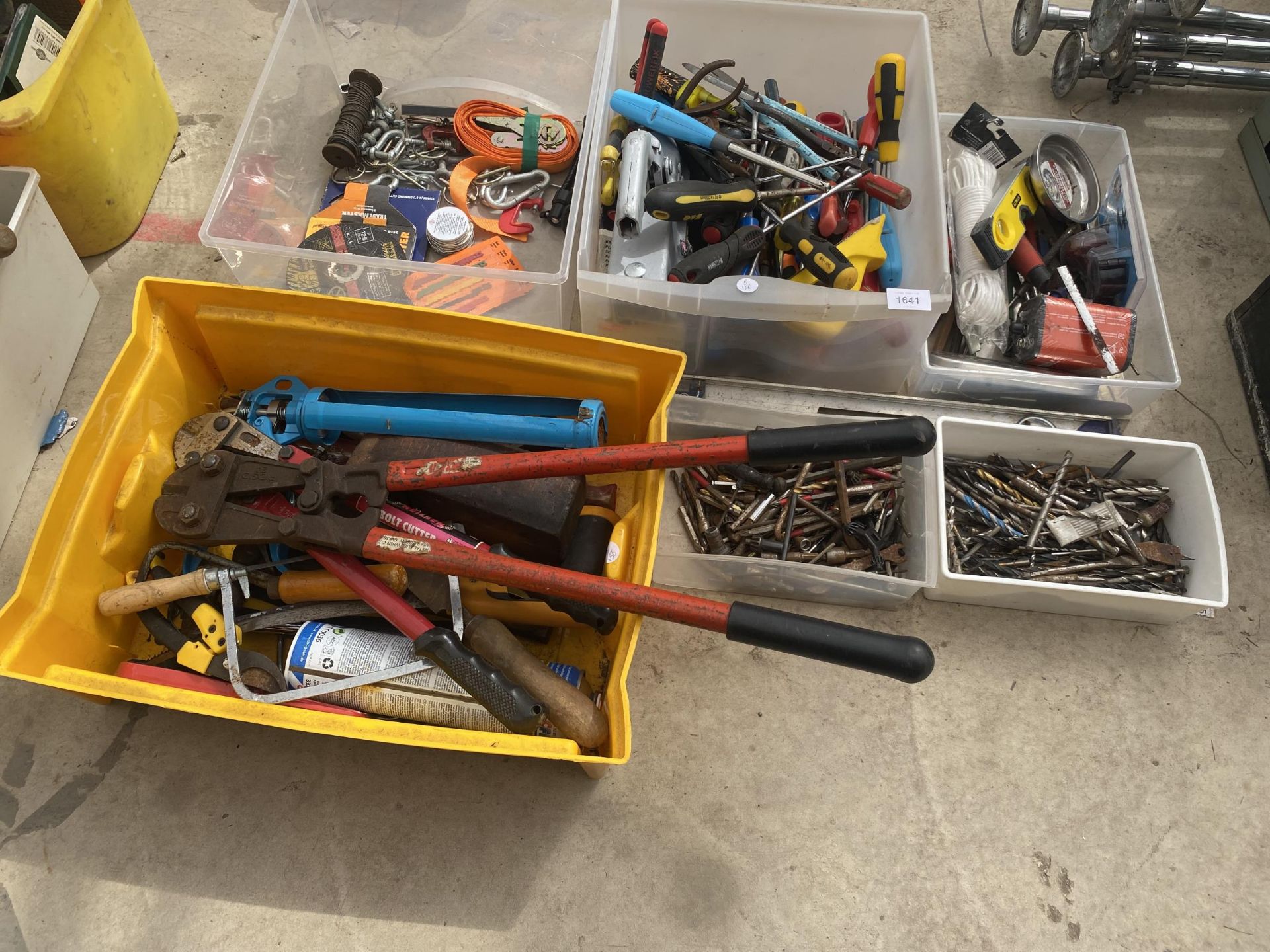A LARGE ASSORTMENT OF TOOLS TO INCLUDE DRILL BITS, SCREW DRIVERS AND BOLT CUTTERS ETC